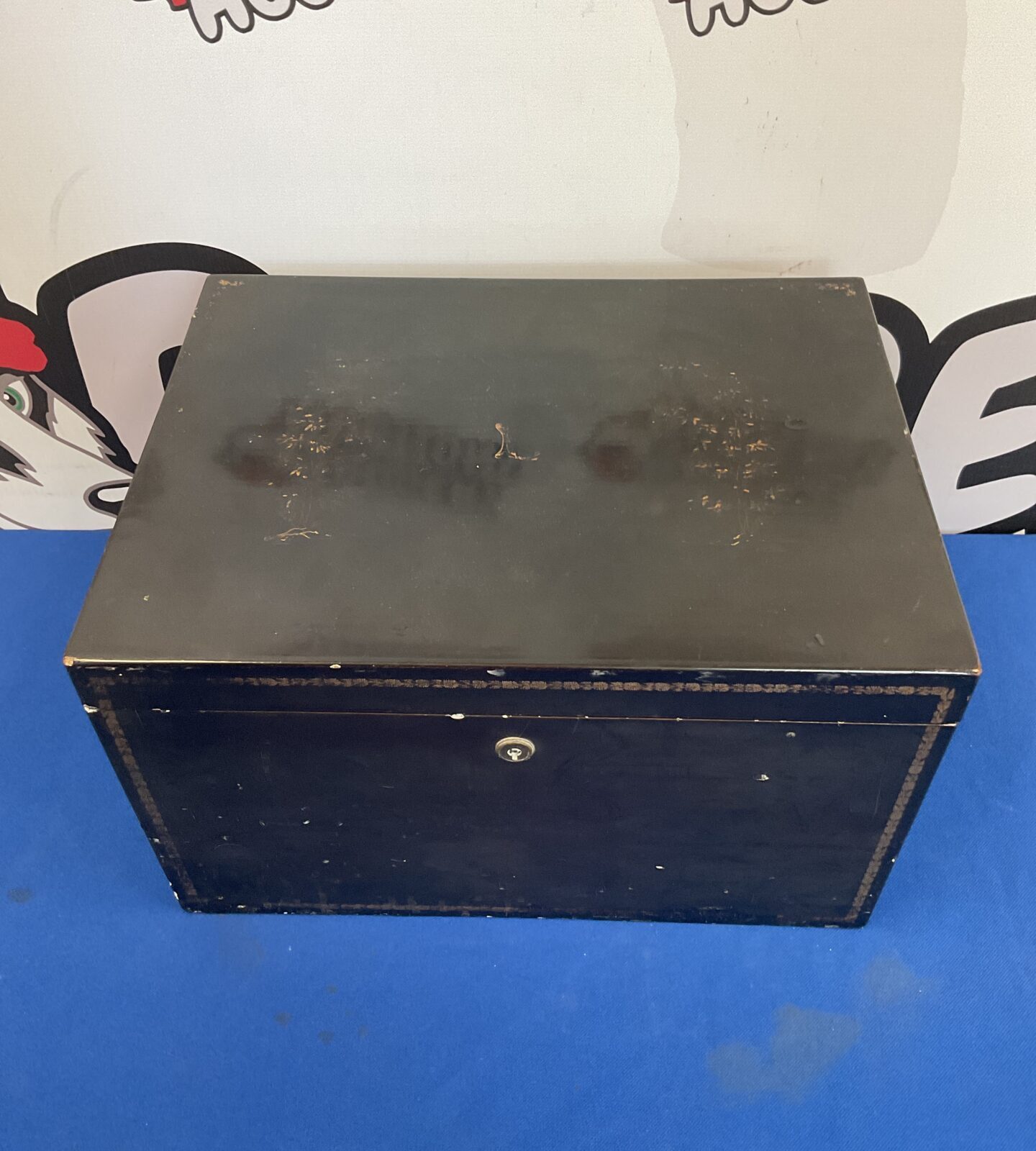 Antique lacquered chinese tea chest - Image 2