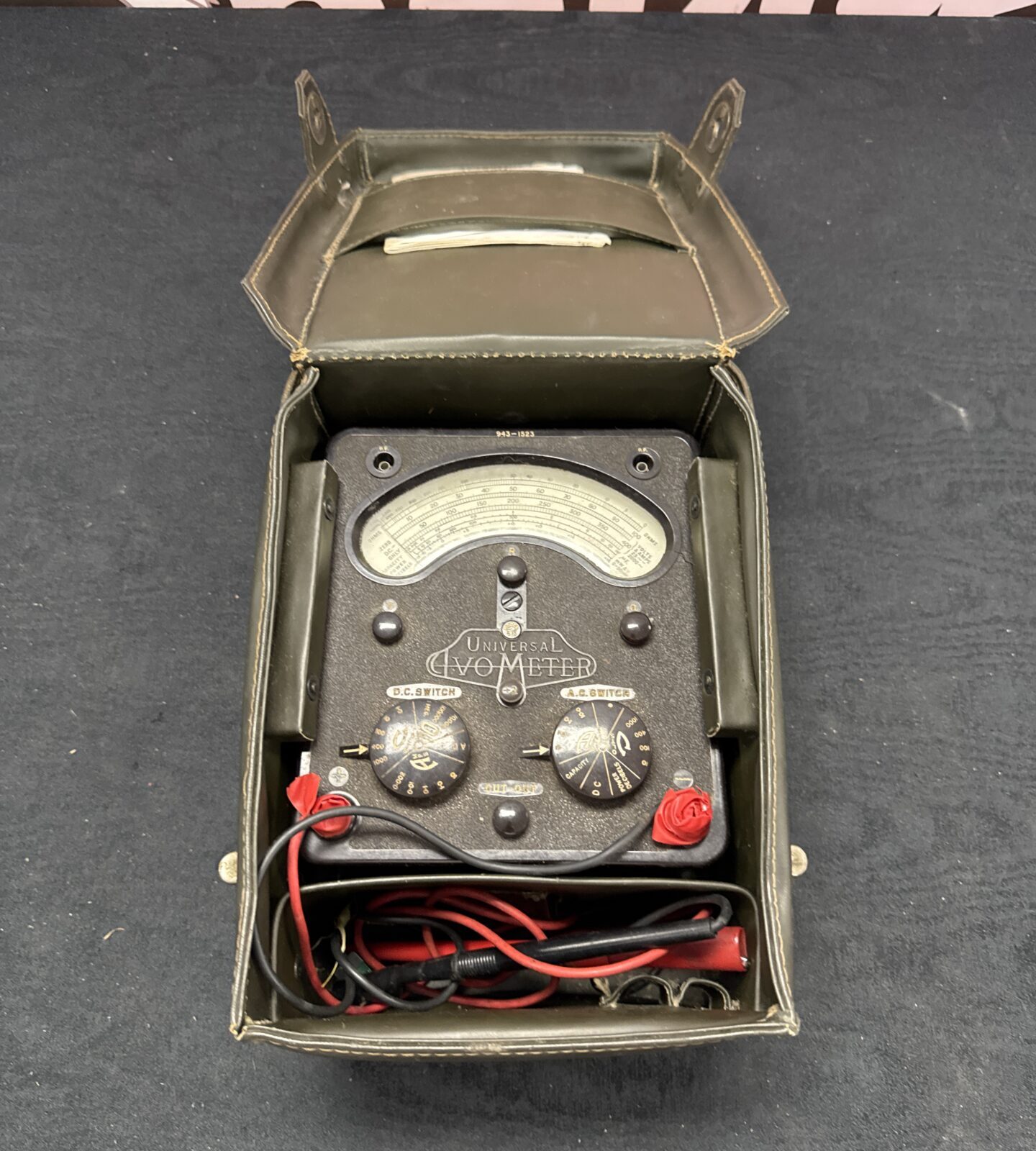Universal avometer model 7 with leads & case