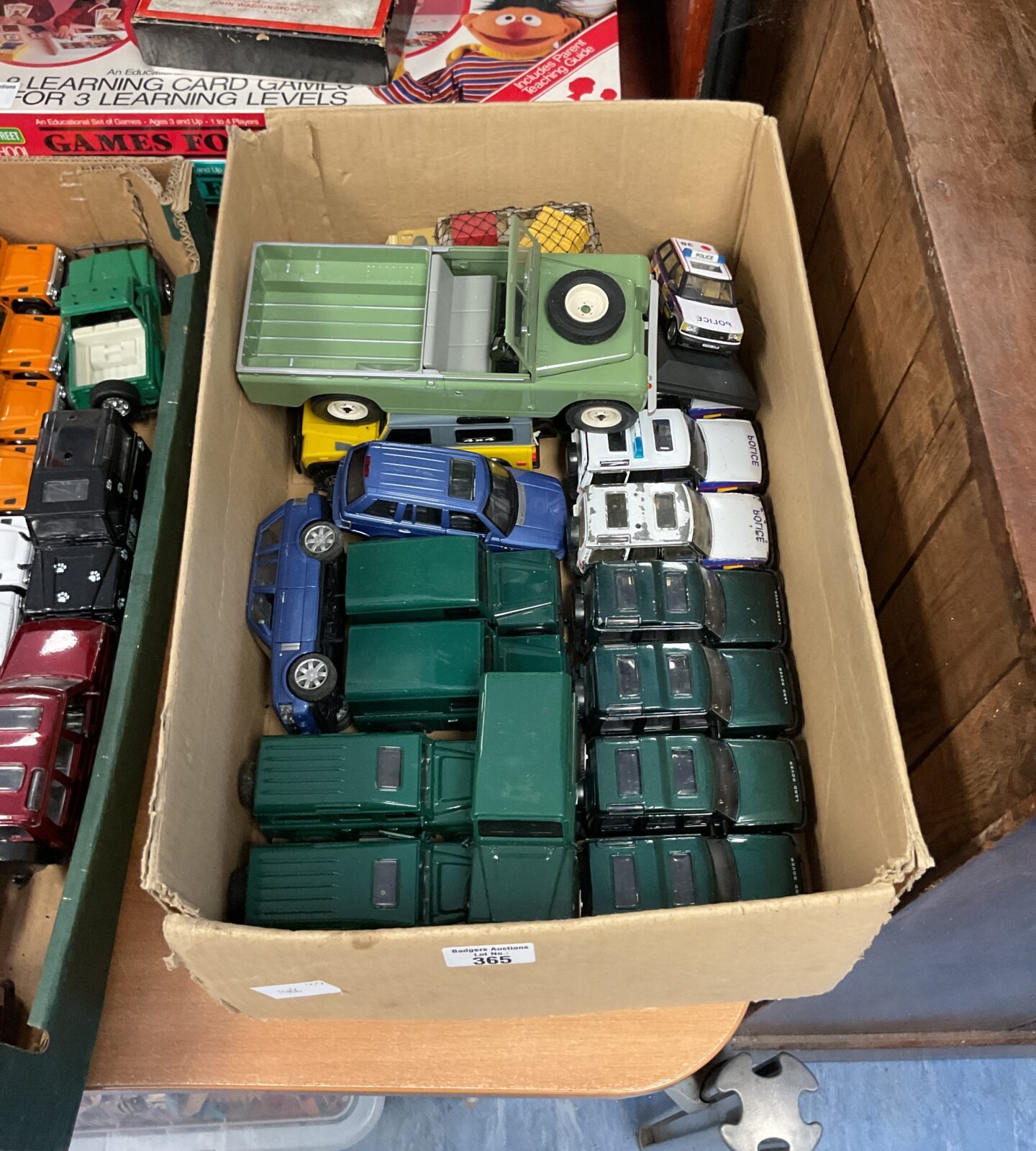 Box full of mixed land rover diecast models inc teama and wellys