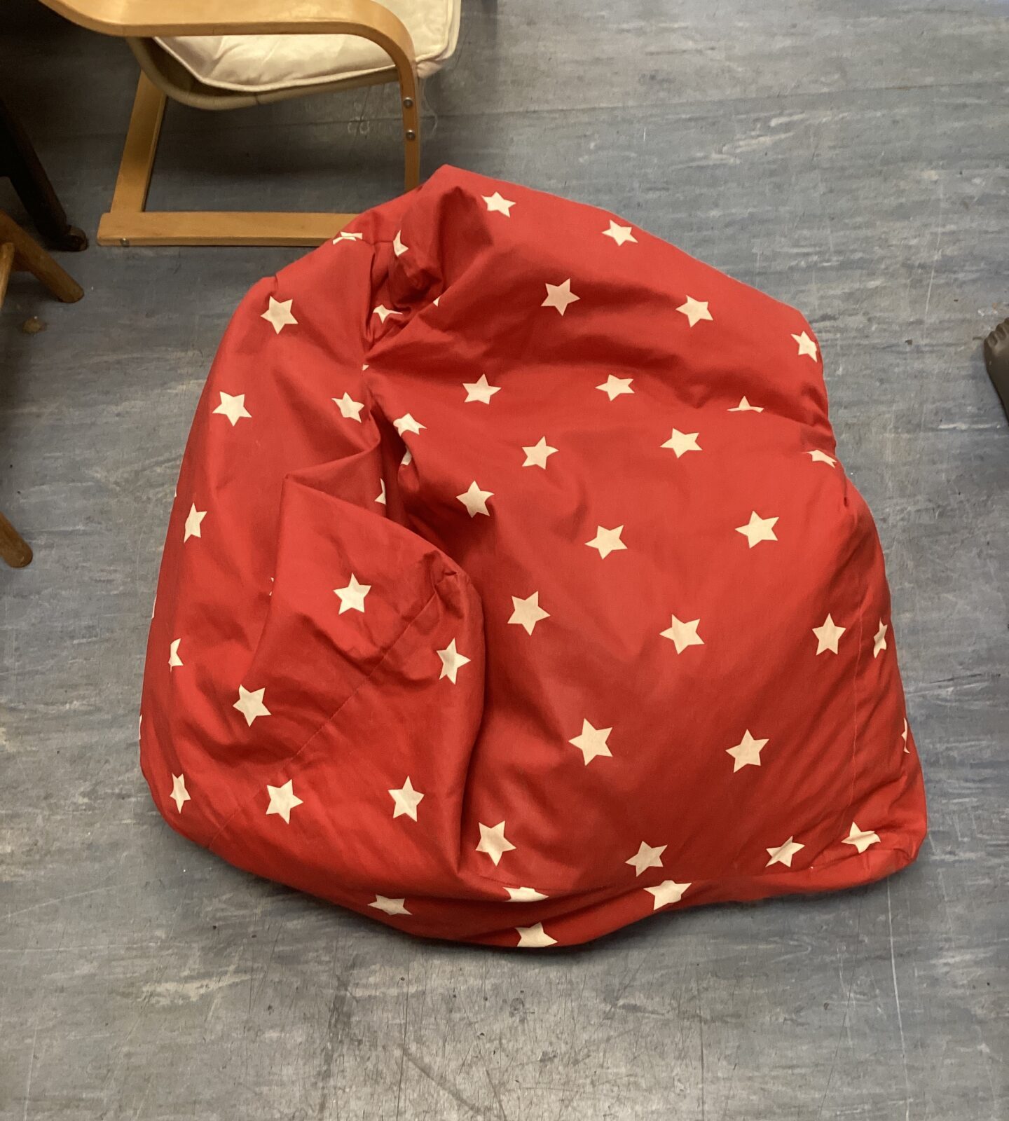 Red with star pattern bean bag