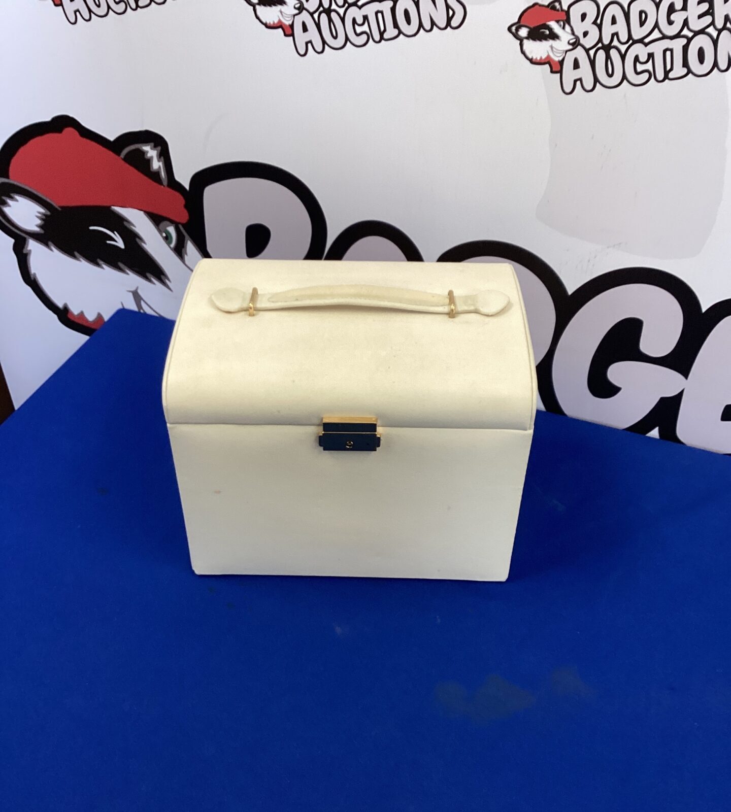 Cream Coloured Jewllery Case