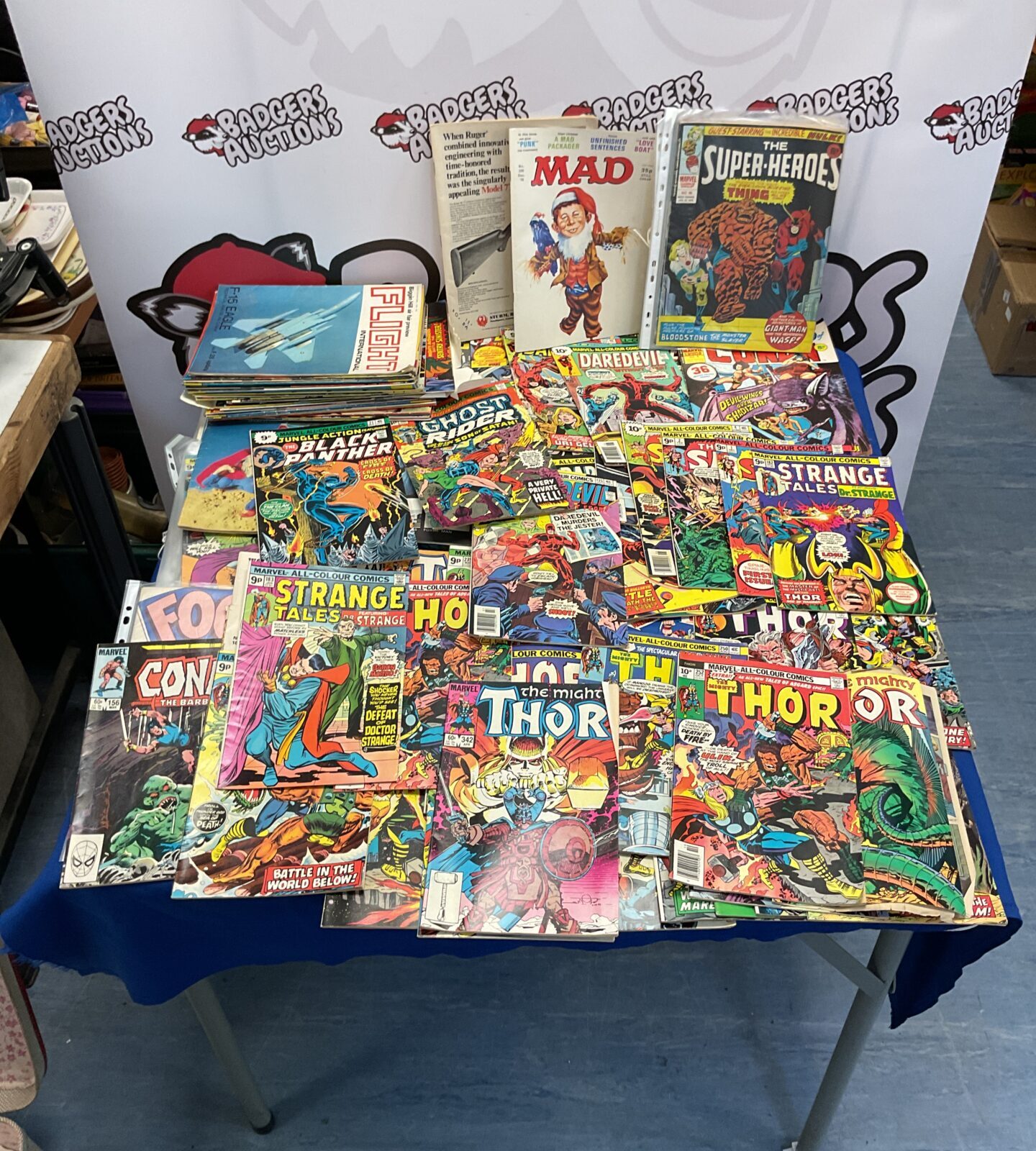 Large quantity of vintage marvel and other comics inc avengers, thor, daredevil, spiderman and other