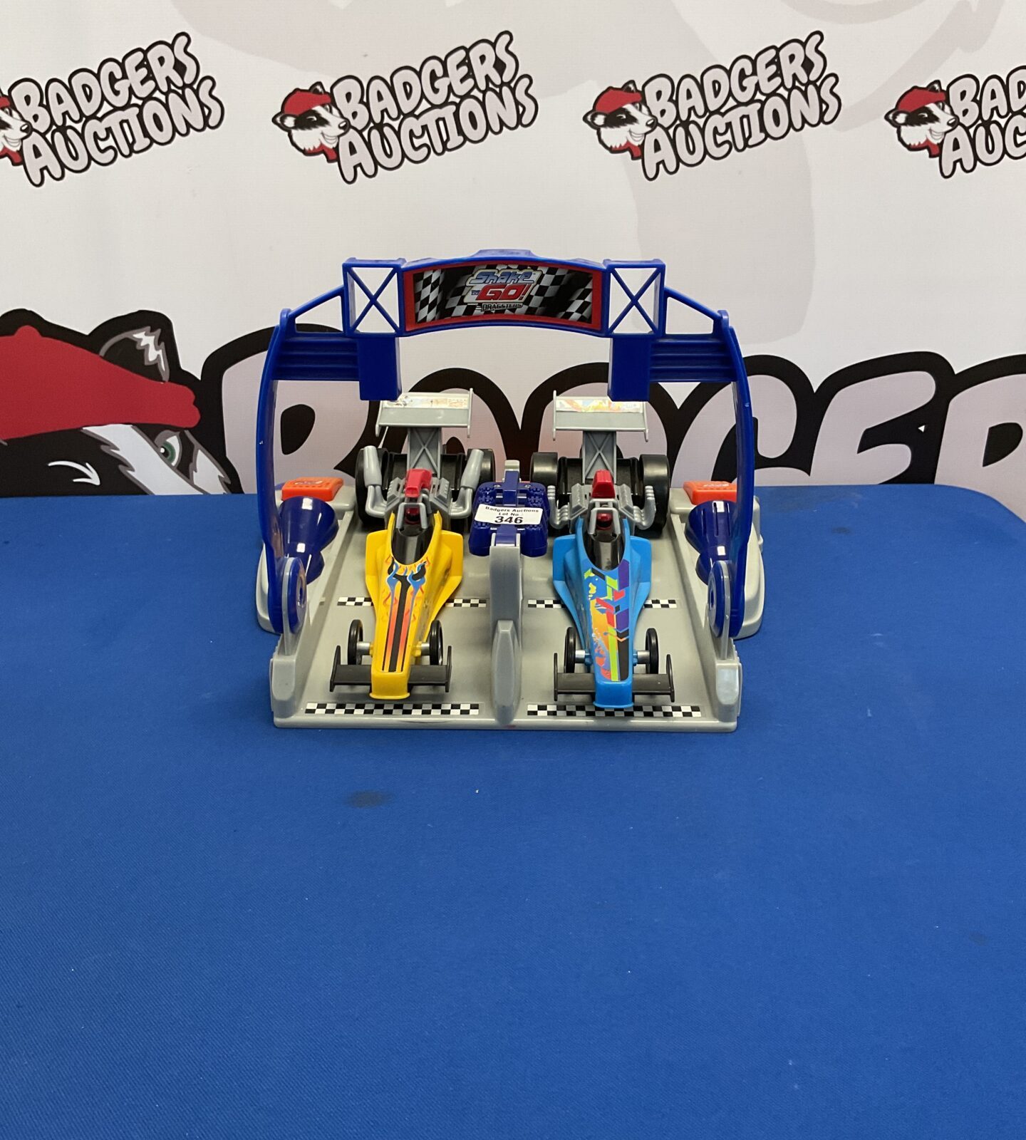 2007 mattel fisher price shake n go dragsters racing playset