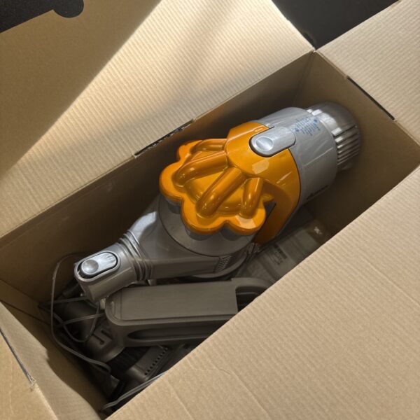 Dyson root 6 dc16 cordless hoover with charger & accessories
