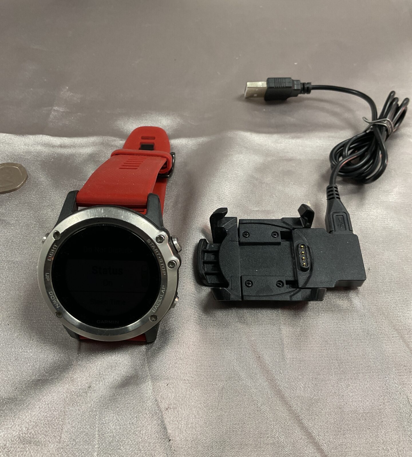 Garmin digital watch working with charger - Image 2
