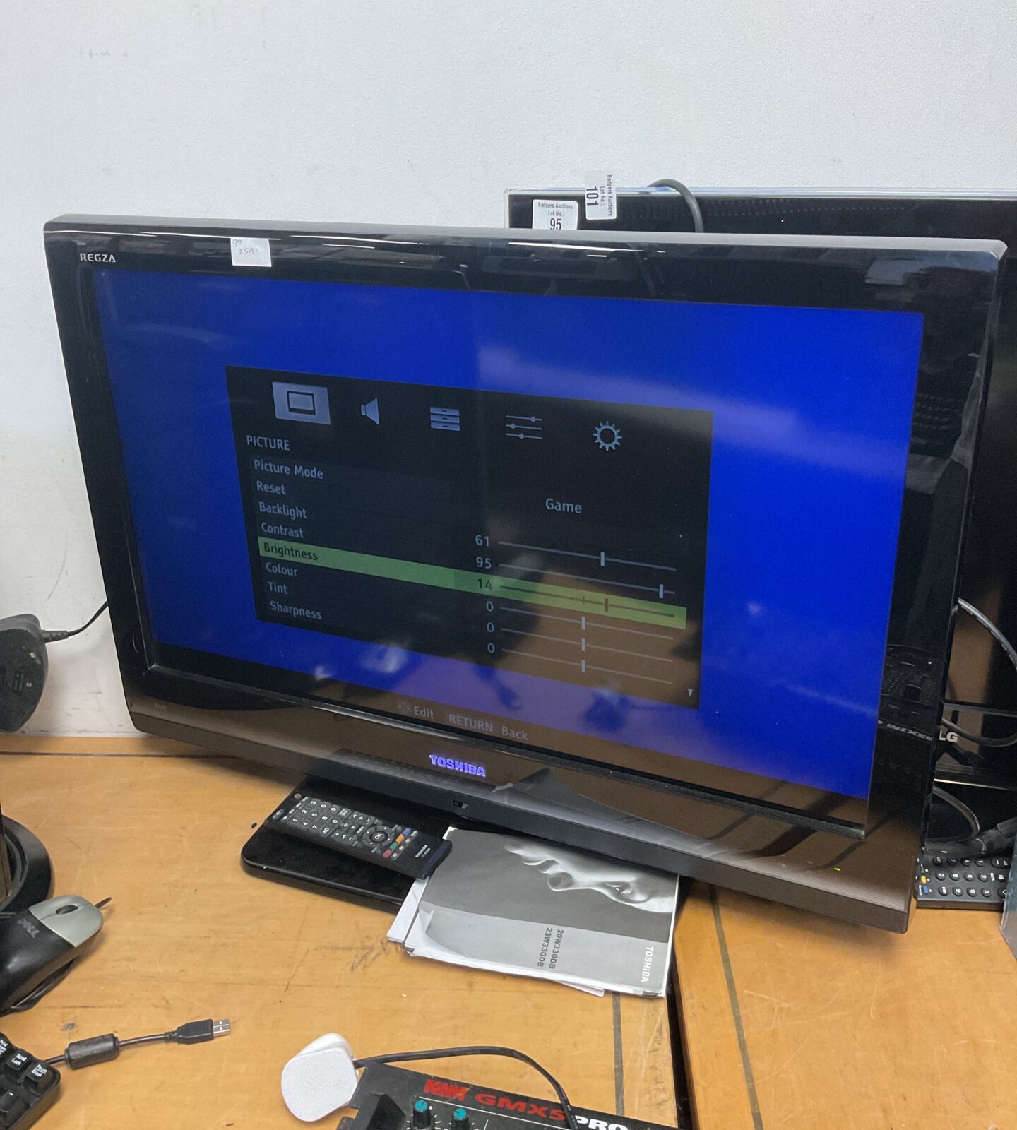 Todhiba regza 32” hd tv working with remote