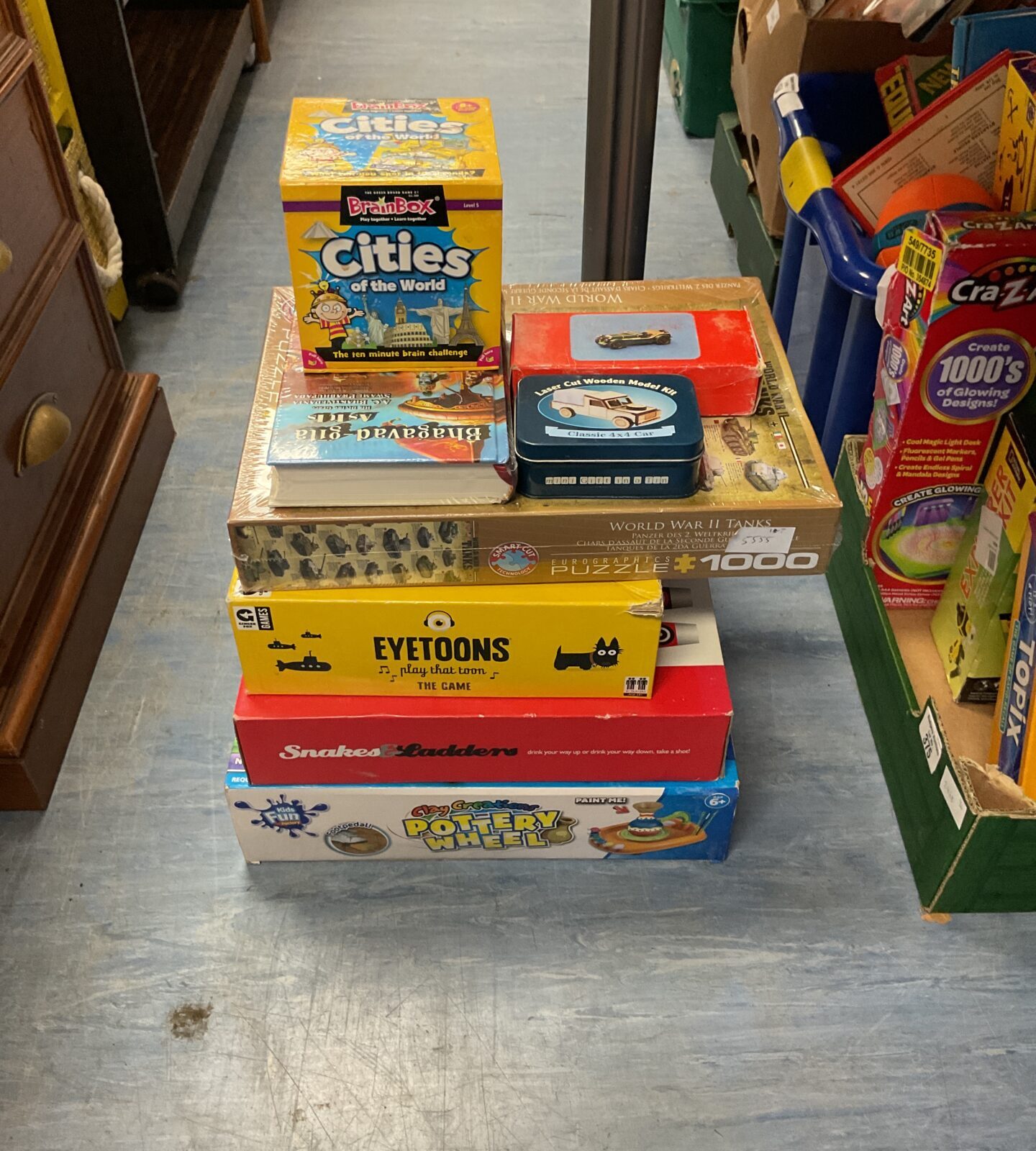 Bundle of mixed board games inc eyetoons sealed ww2 tank puzzle and brainbox