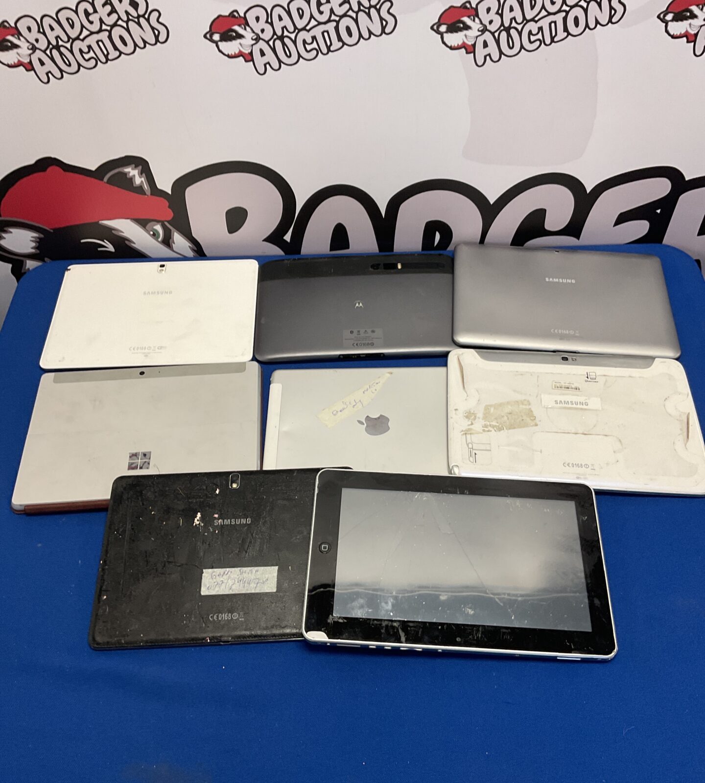 Bundle of tablet computers including samsung & apple
