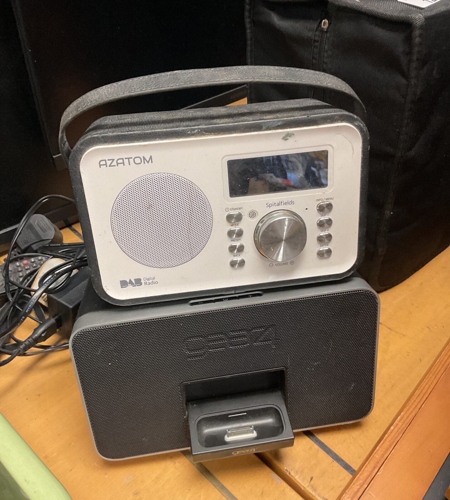 Gear4music ipod docking speaker & azatom dab radio
