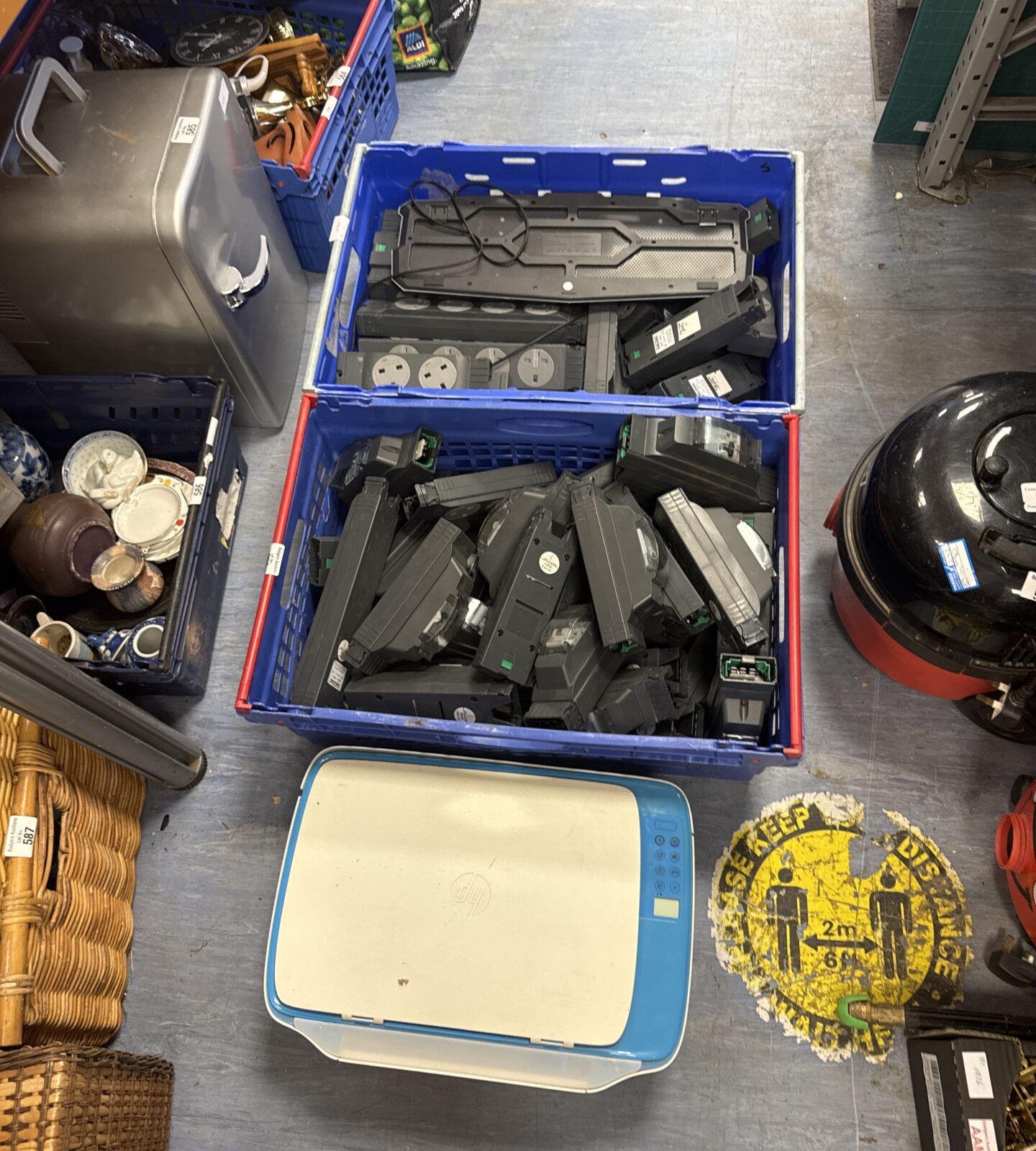Box of electrak plug sockets with box of circuit breakers/fuses & an untested hp printer