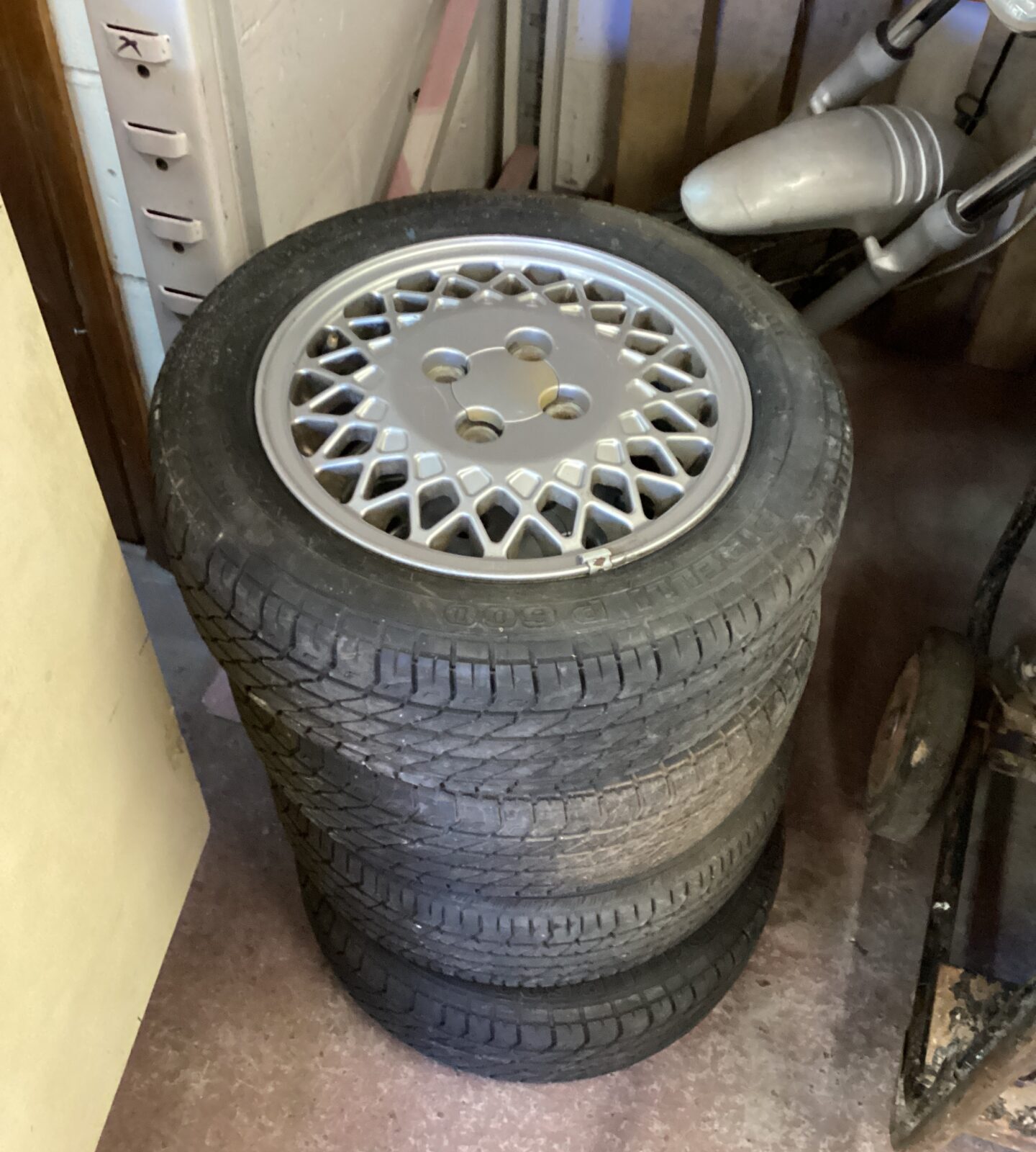 Four MG Metro Alloy Wheels with Pirelli P600 Tyres