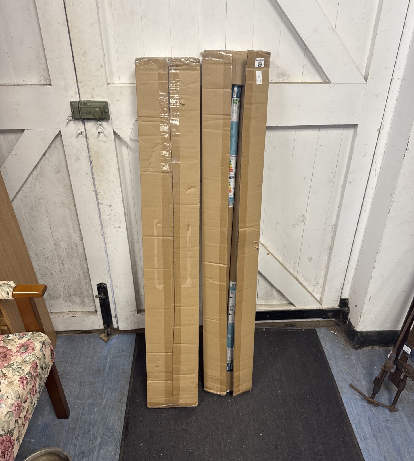 Two boxes of 865 daylight coloured Compton Lamps LED T8 4ft glass tube bulbs part no LFT422DL - one box sealed, other mostly full bar 2 tubes