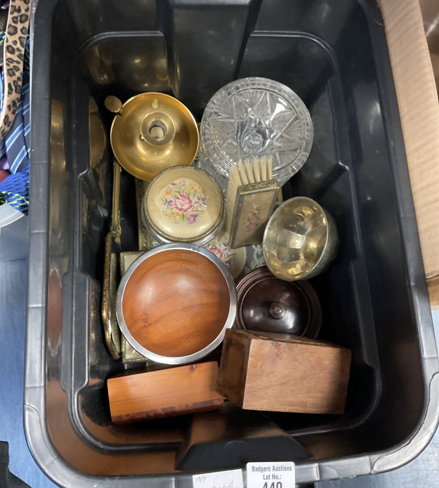 Box of mixed inc inc cyrtal glassware, brass, silverplate and others