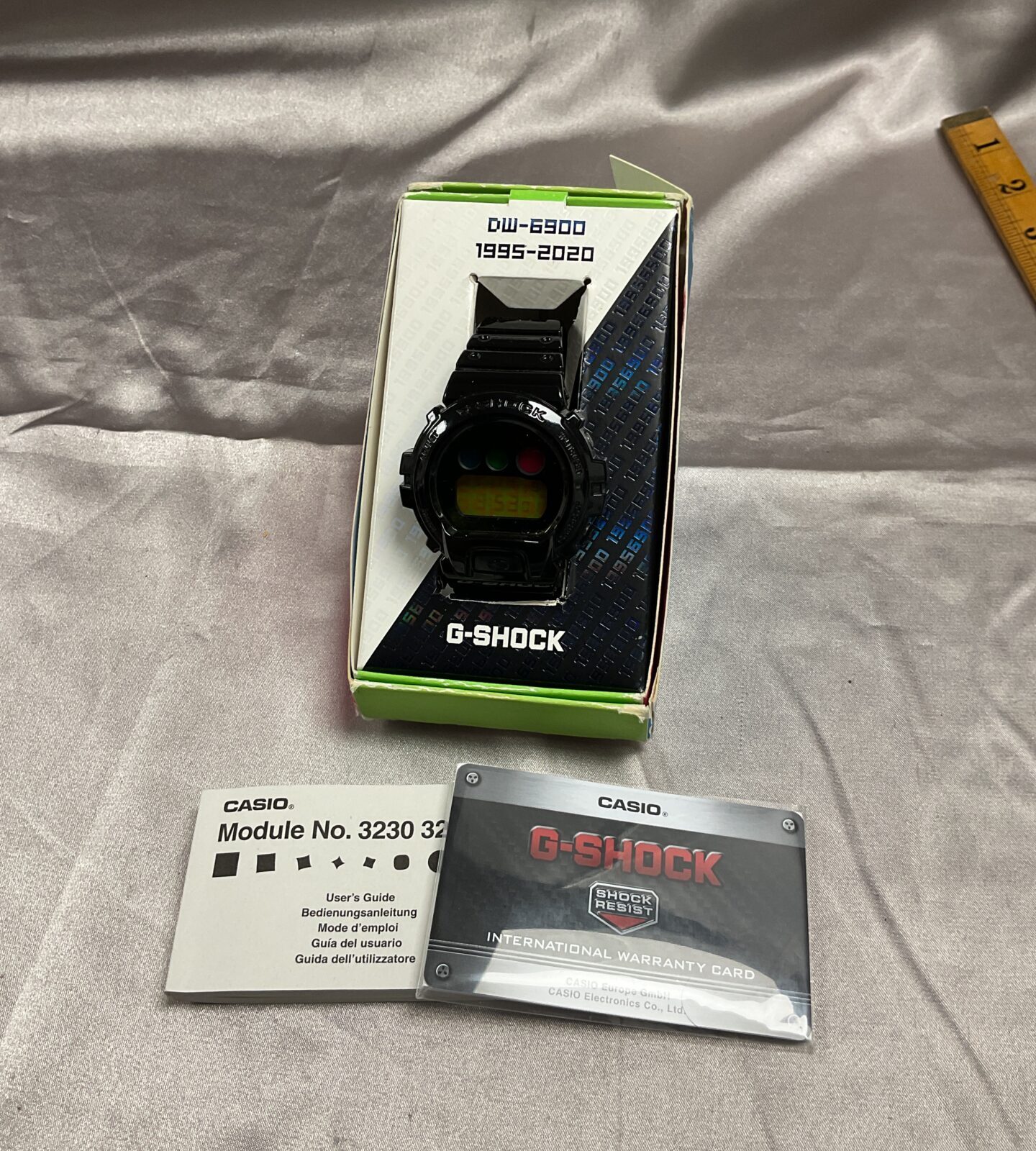 Casio G shock Dw6900 1995-2020 digital wristwatch working with box and papers
