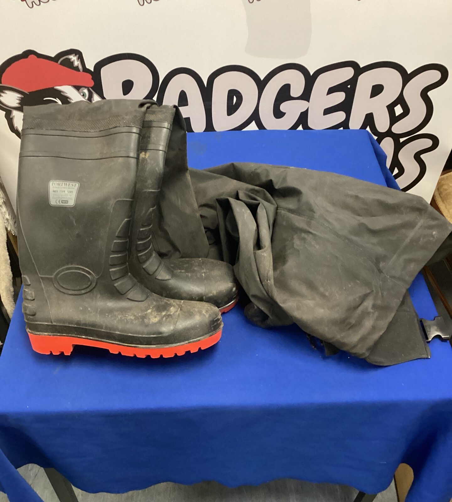 Pair of size 11 portwest waders