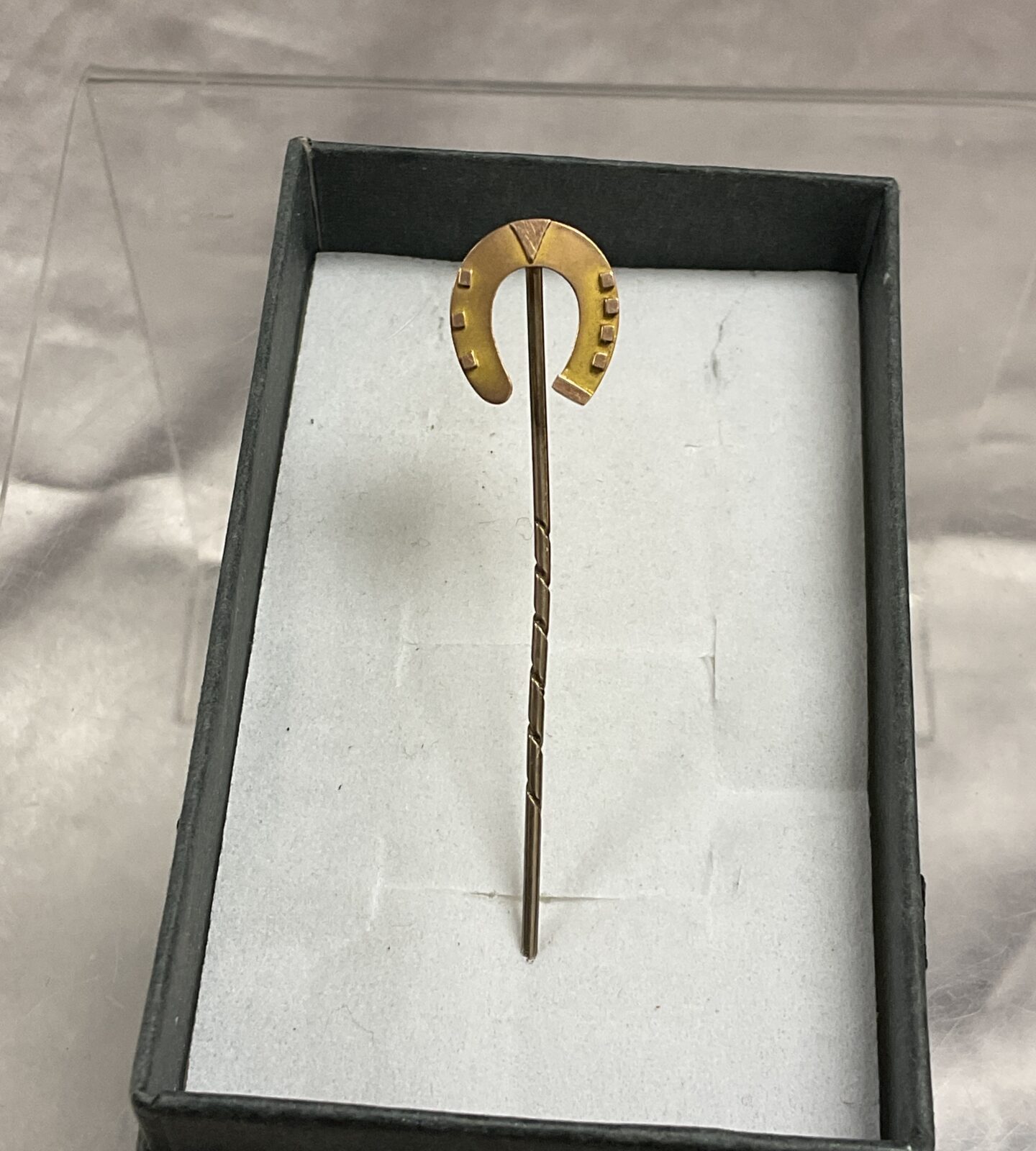 9ct gold horseshoe stick pin