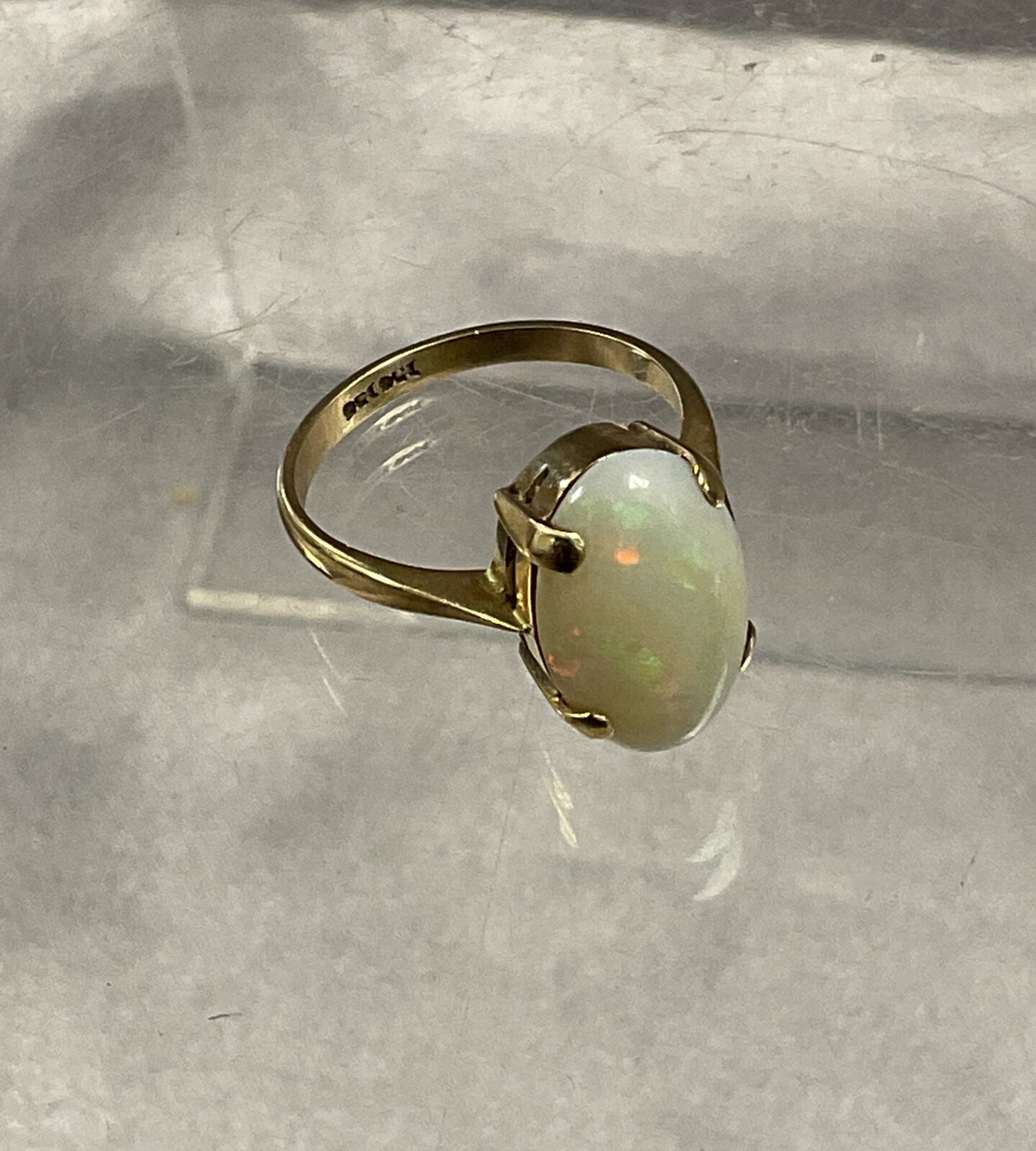 9 carat gold hallmark triple aaa  Opal ring size N  3.4 g gross