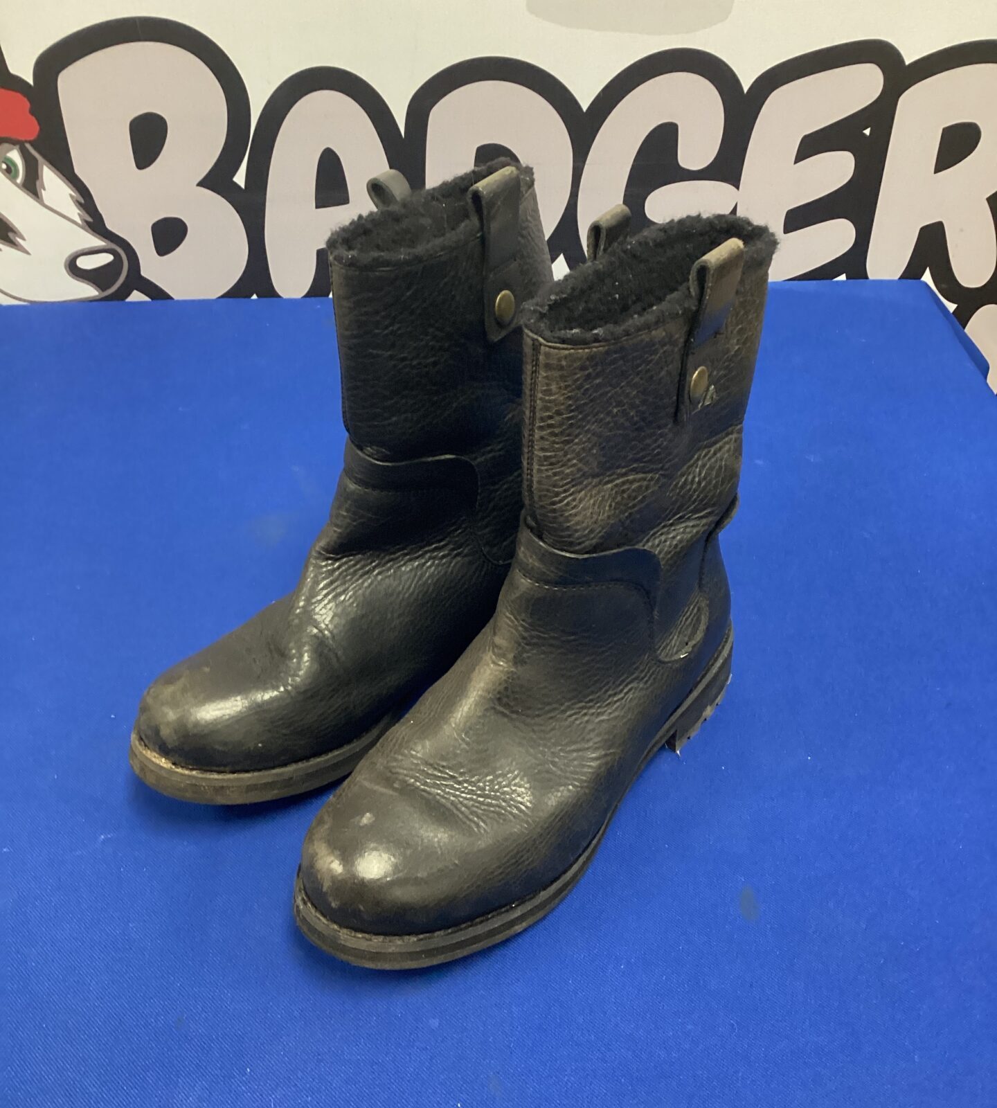 Pair of size 5 clarks boots