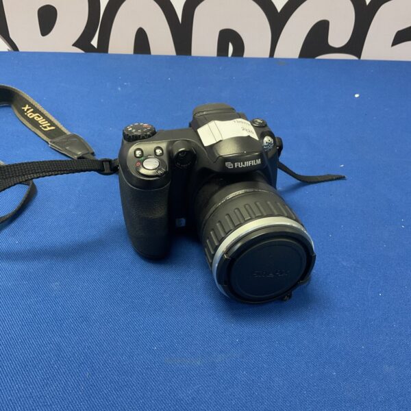 Fujifilm camera with 10x optical zoom lens