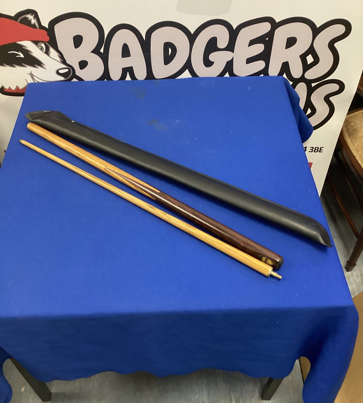 R.L.E snooker cue