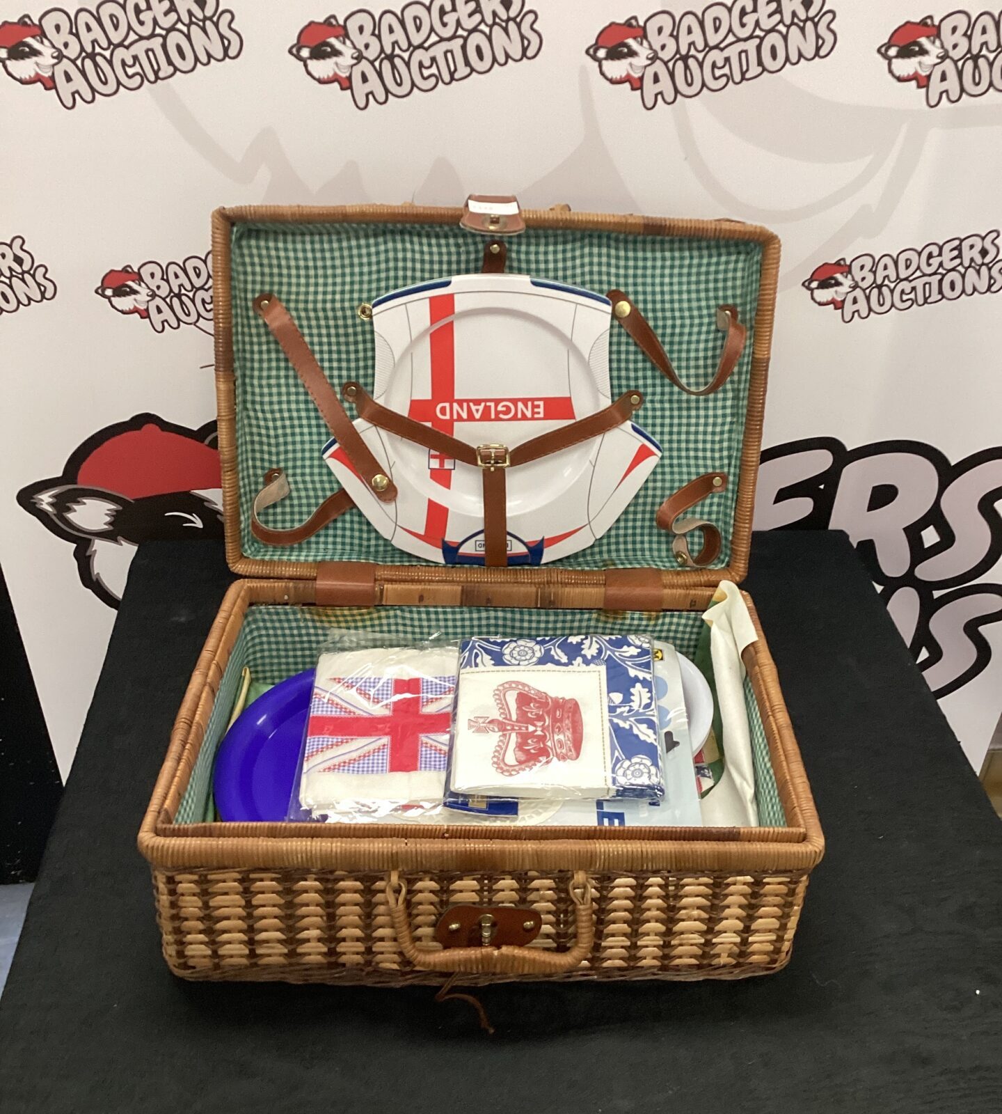 Wicker picnic basket with England football branded picnic set