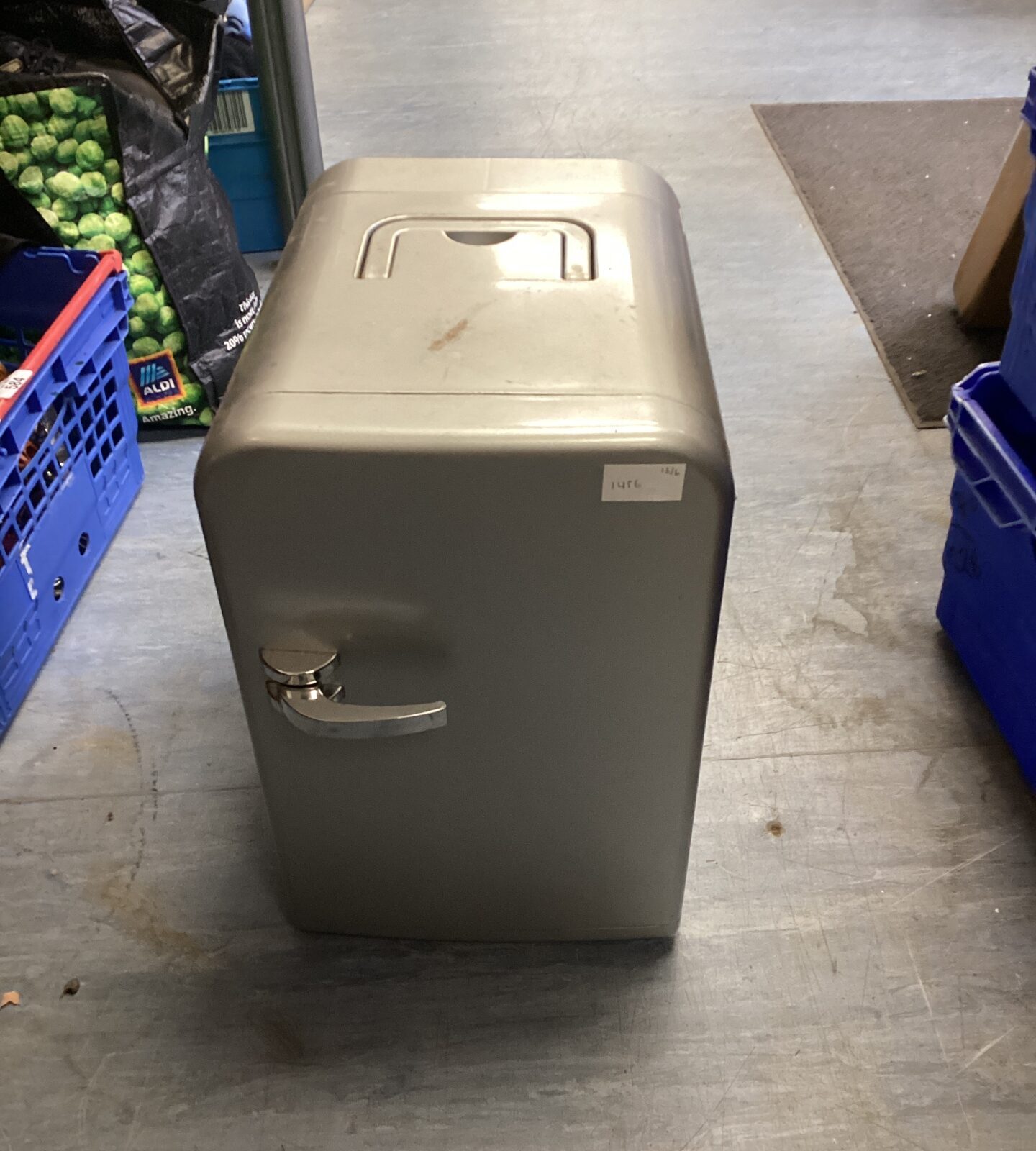 Mini fridge
