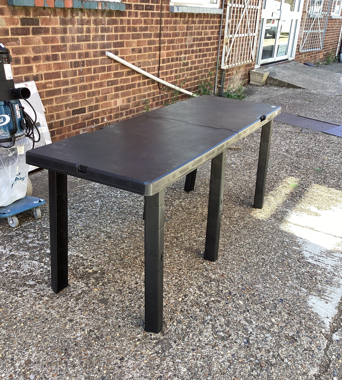 Folding 6’ Plastic Table