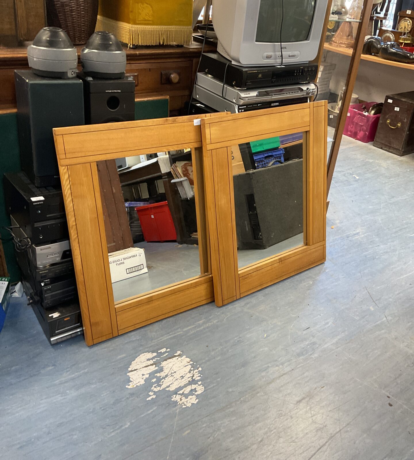 Two oak framed mirrors 70x80 cm