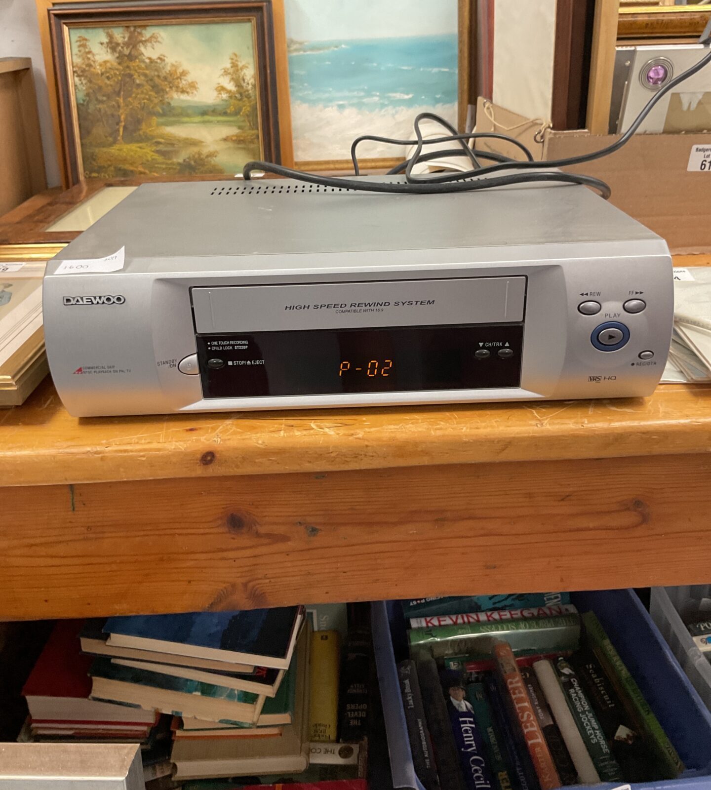 Daewoo high speedrewind system with remote, powers on untested further - Image 2