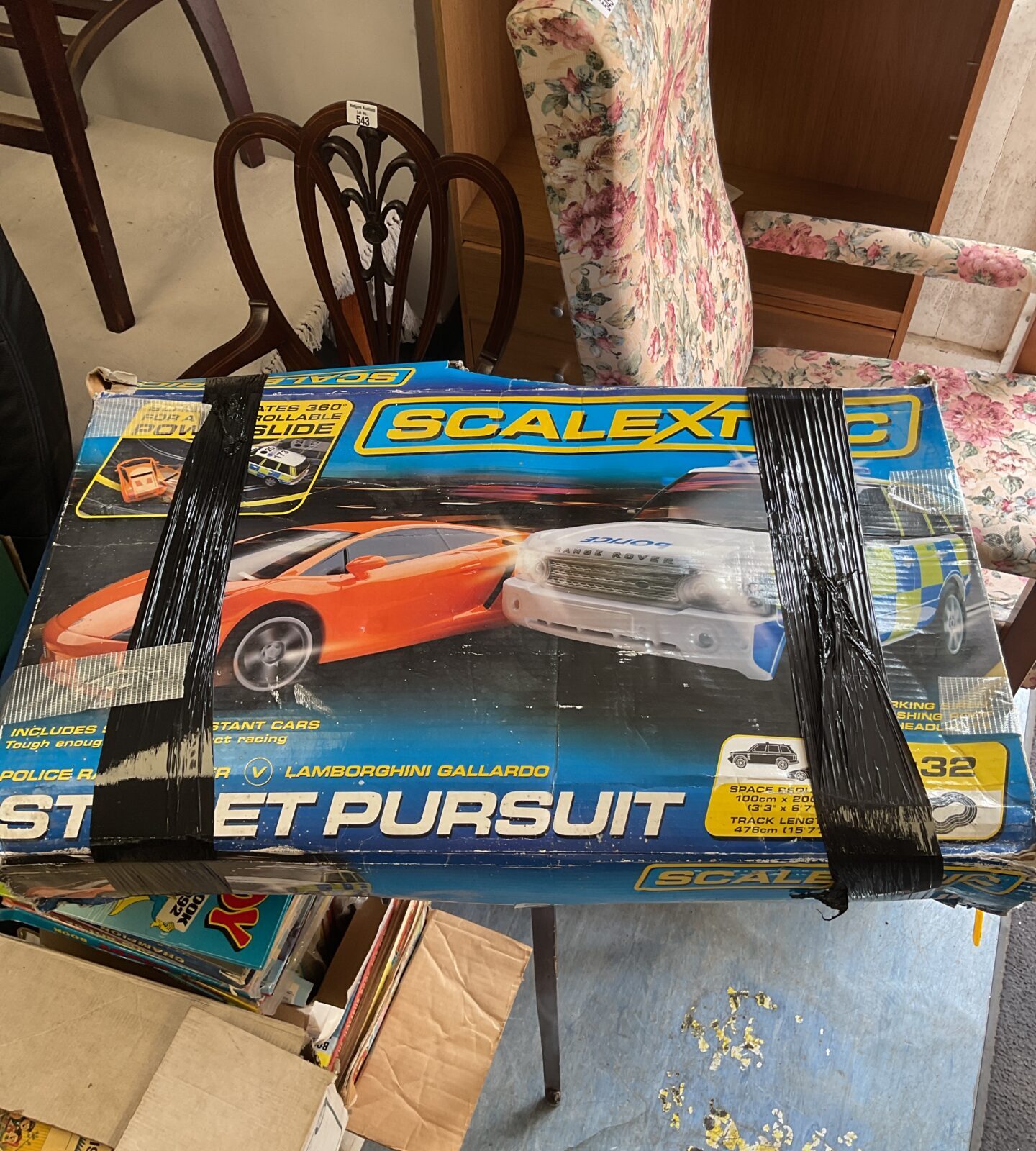 Scalextric street pursuit set complete with cars