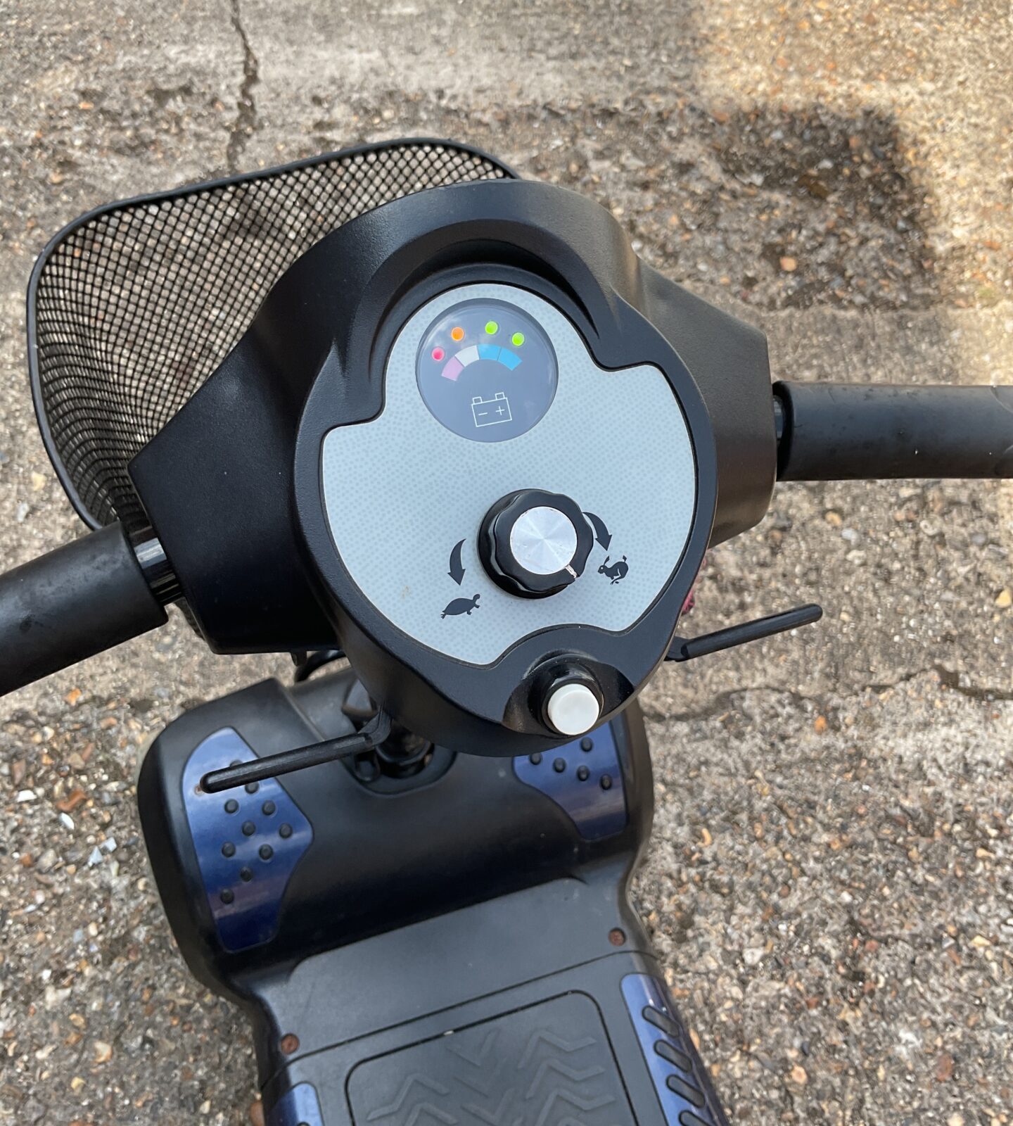 Prism Drive Medical HX5 9JP 115kg mobility scooter working with two keys and charger - Image 3