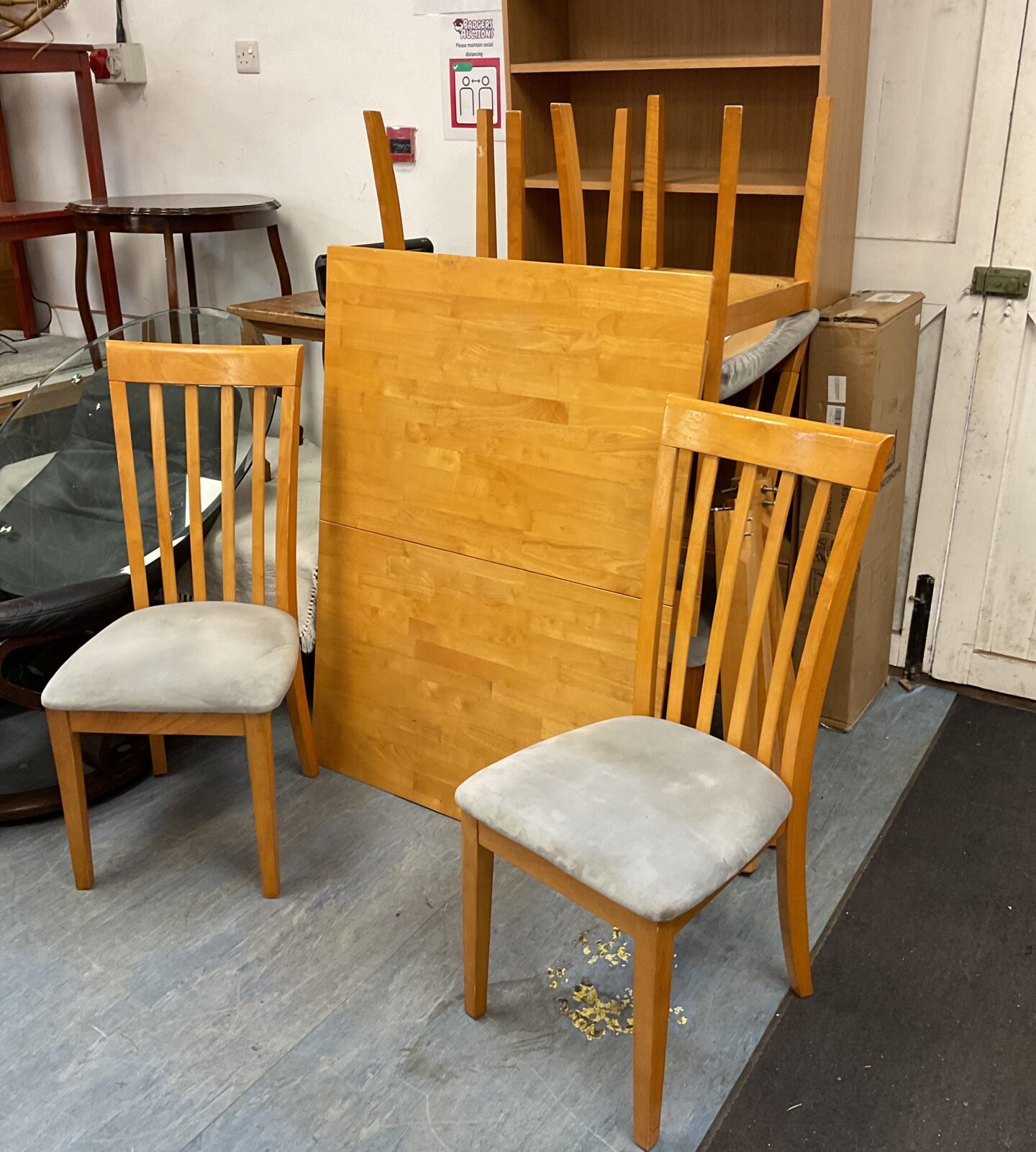 Light oak extending dining table with six chairs (one table leg support needs attention)