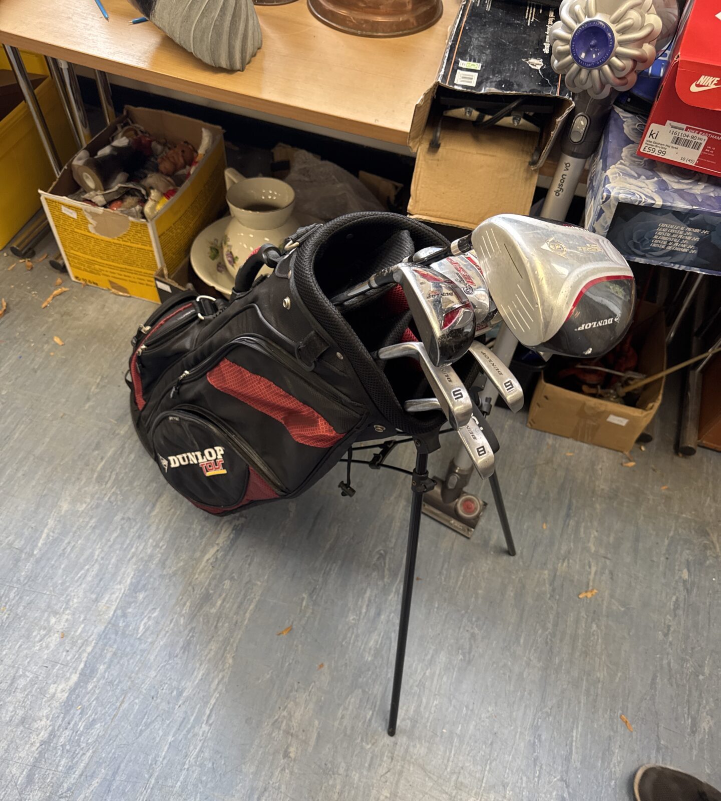 Set of Dunlop tour TP2 golf clubs inc irons, woods & putter