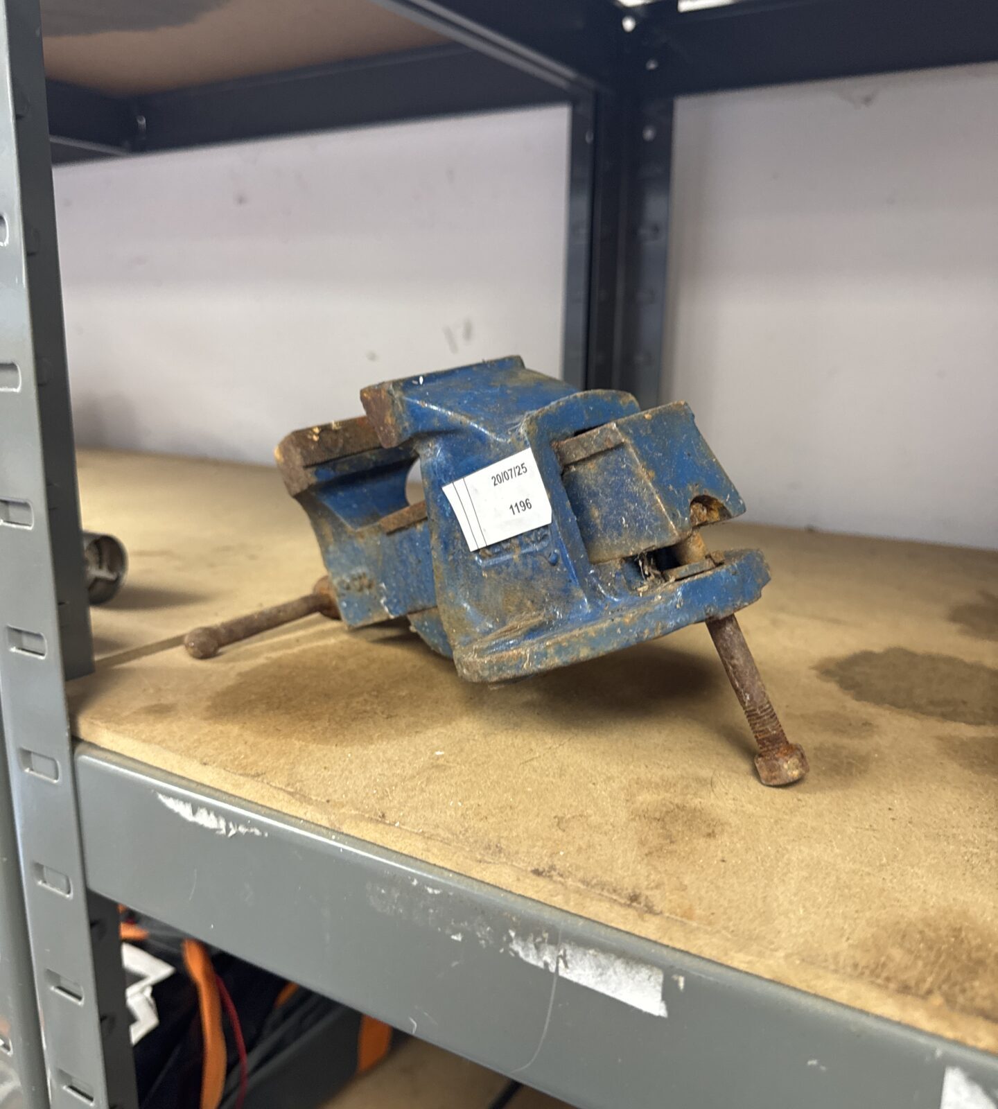 Small record no 00 bench vice
