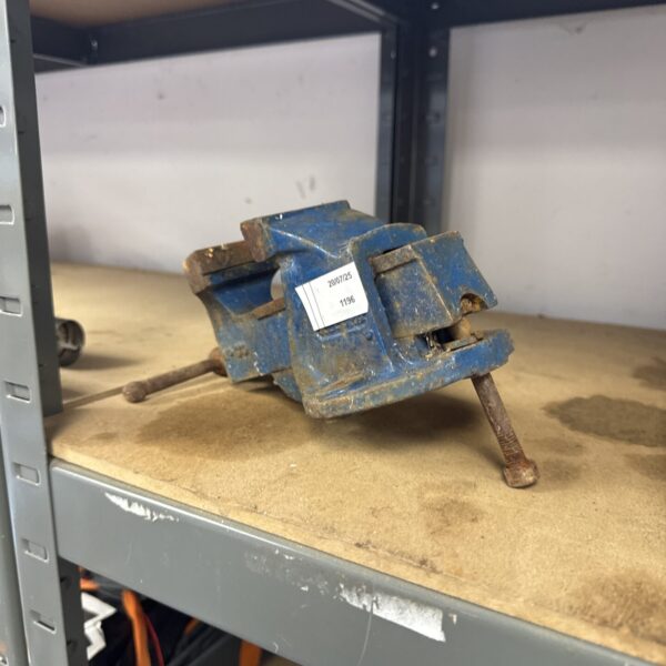 Small record no 00 bench vice