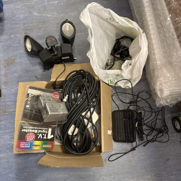 Box of mixed items inc tv aerial items, twin security lamp & others