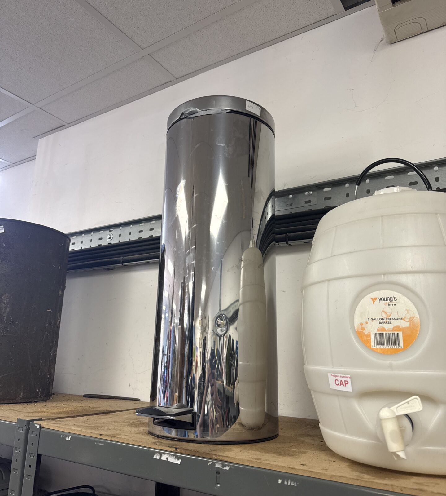 Chrome effect kitchen pedal bin (has light cosmetic marks)