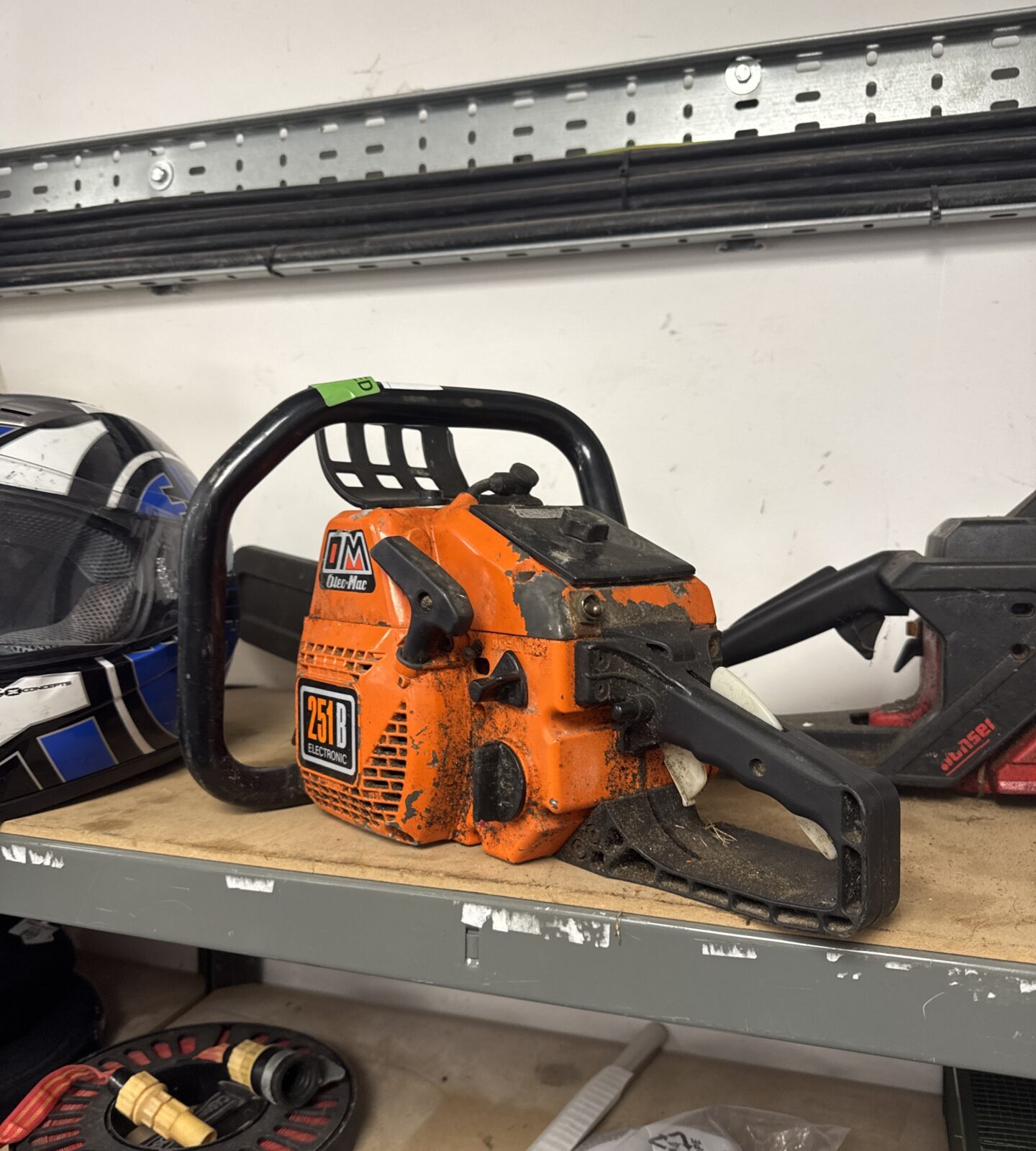 Oleo Mac petrol chainsaw - working