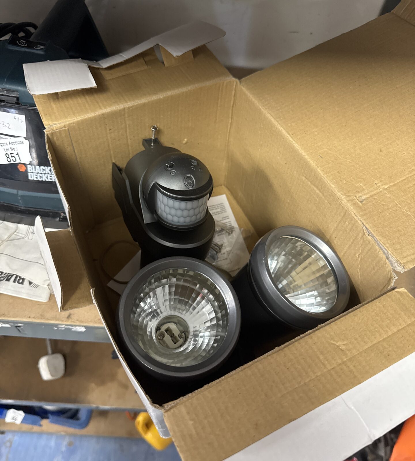 Outdoor twin security light - appears new, needs bulbs