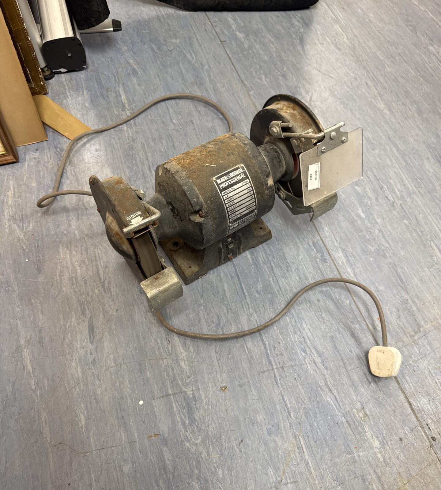 Black & decker p7505 bench grinder wheel - working