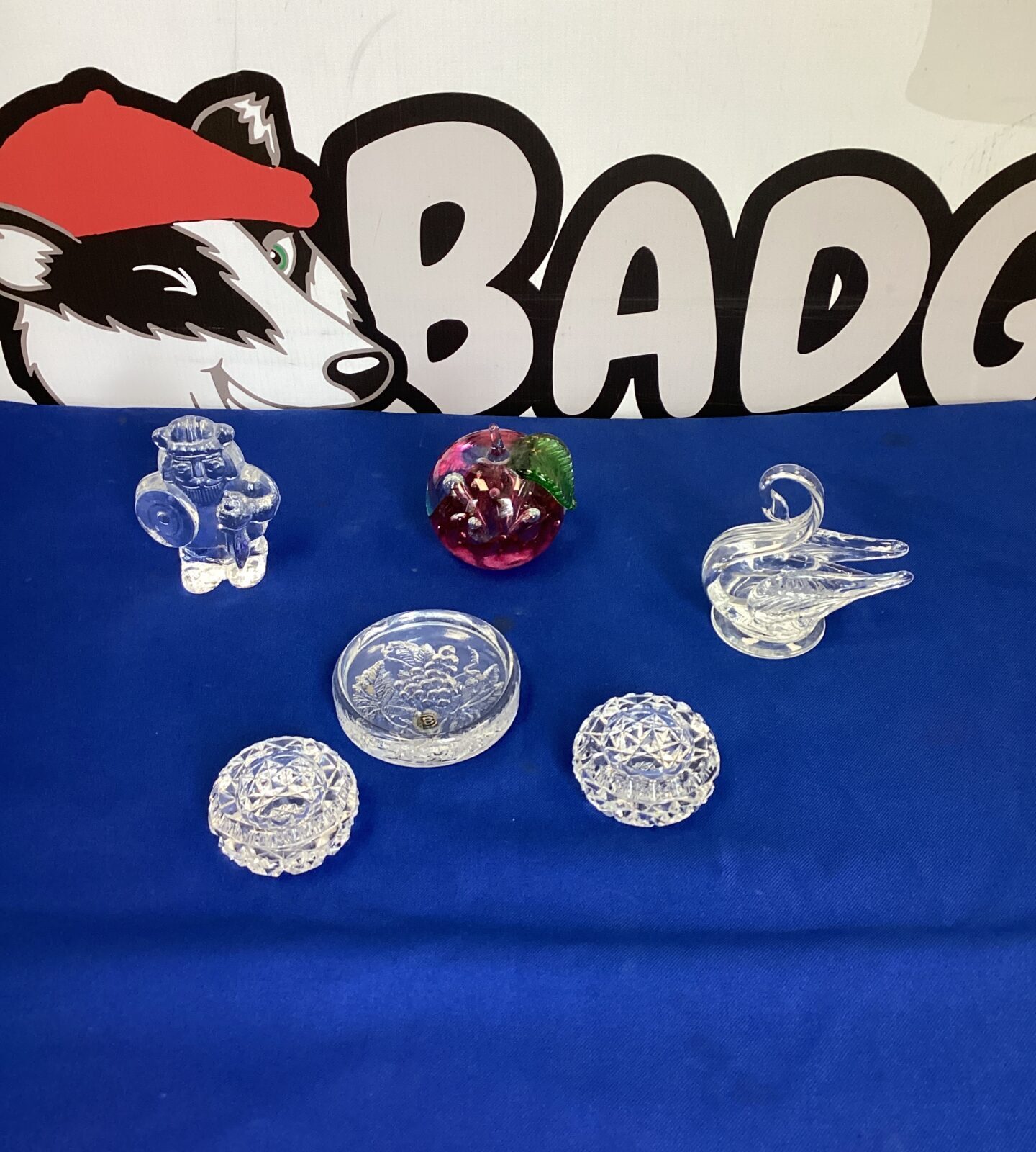 Selection of glass items inc Apple Caithness Paperweight