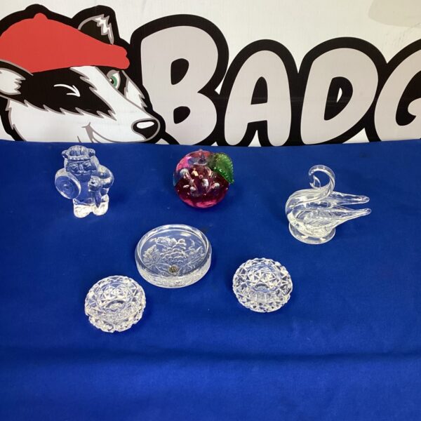 Selection of glass items inc Apple Caithness Paperweight