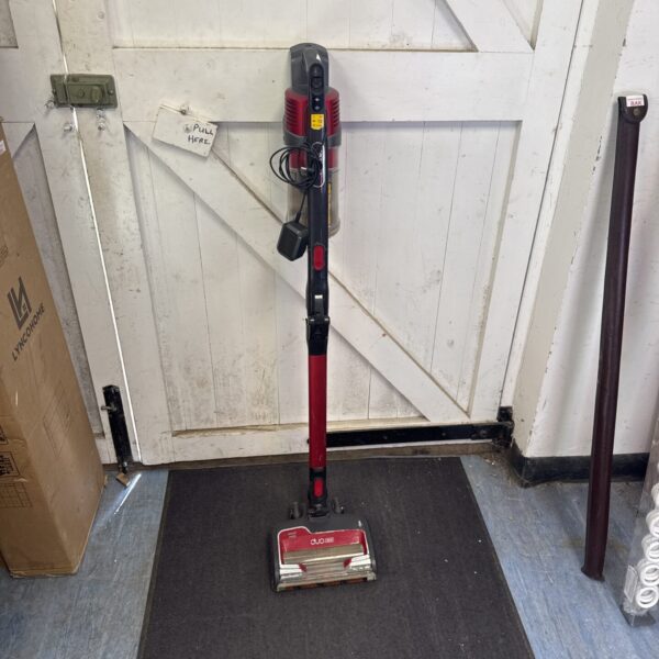Shark duoclean cordless hoover with charger - working