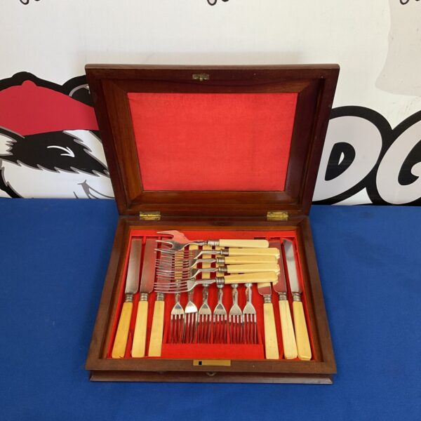Vintage p & m silver plate bone handled cutlery set