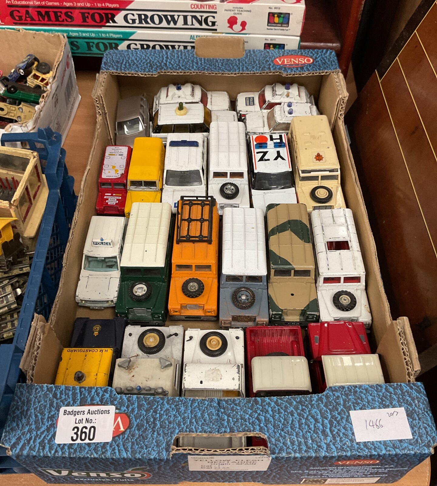 Box of mixed land rover diecast models inc burago