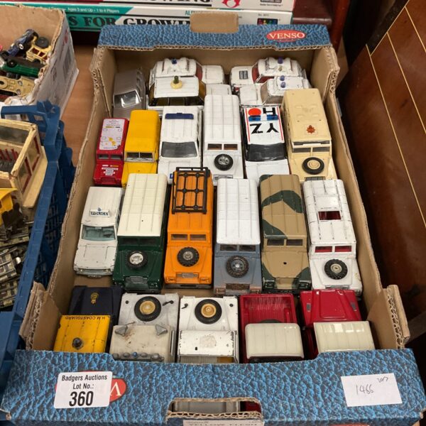 Box of mixed land rover diecast models inc burago
