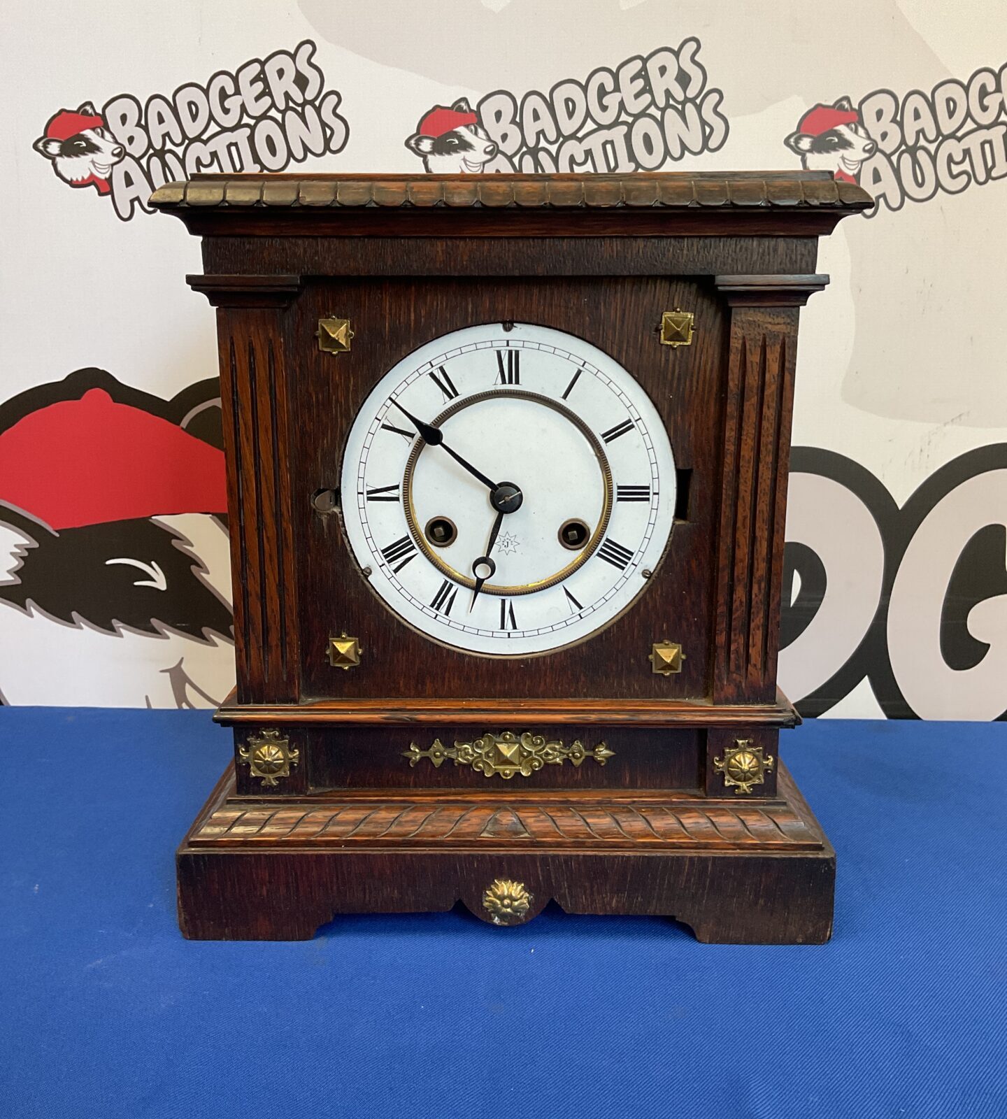 Early 1900s junghans oak cases mantle clock with pendulum