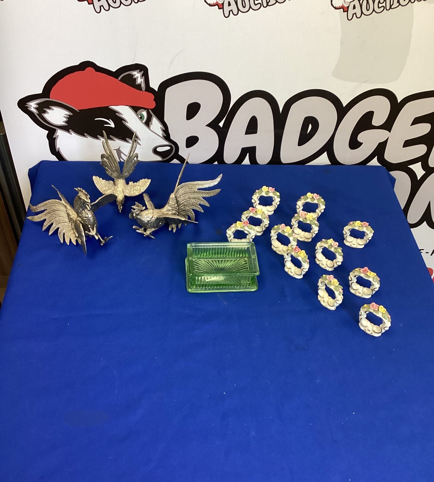 3 silver plate fighting cocks, napkin rings & maws uranium glass dish