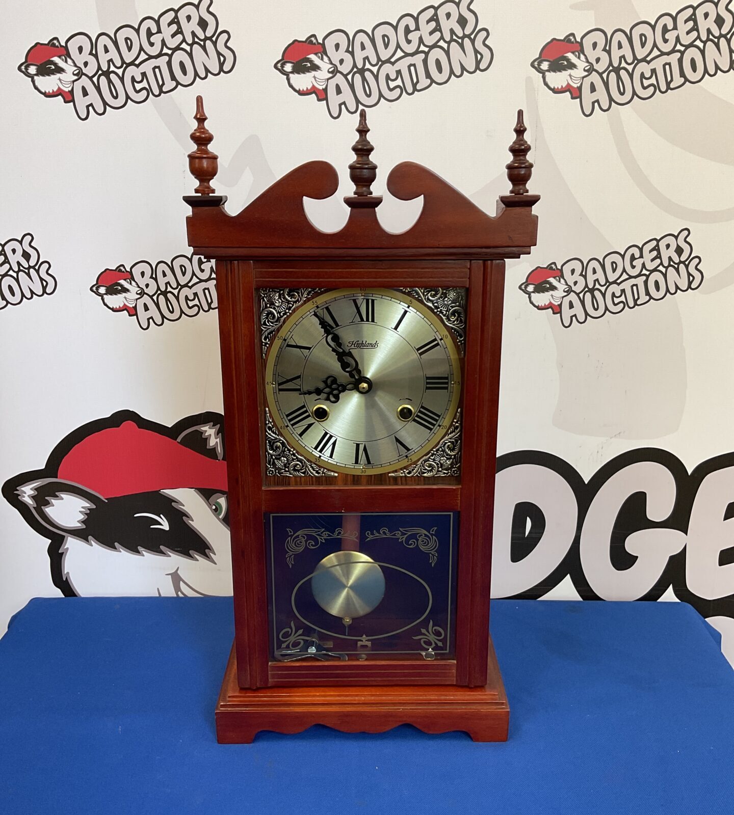 Highland mechanical clock with pendulum & key