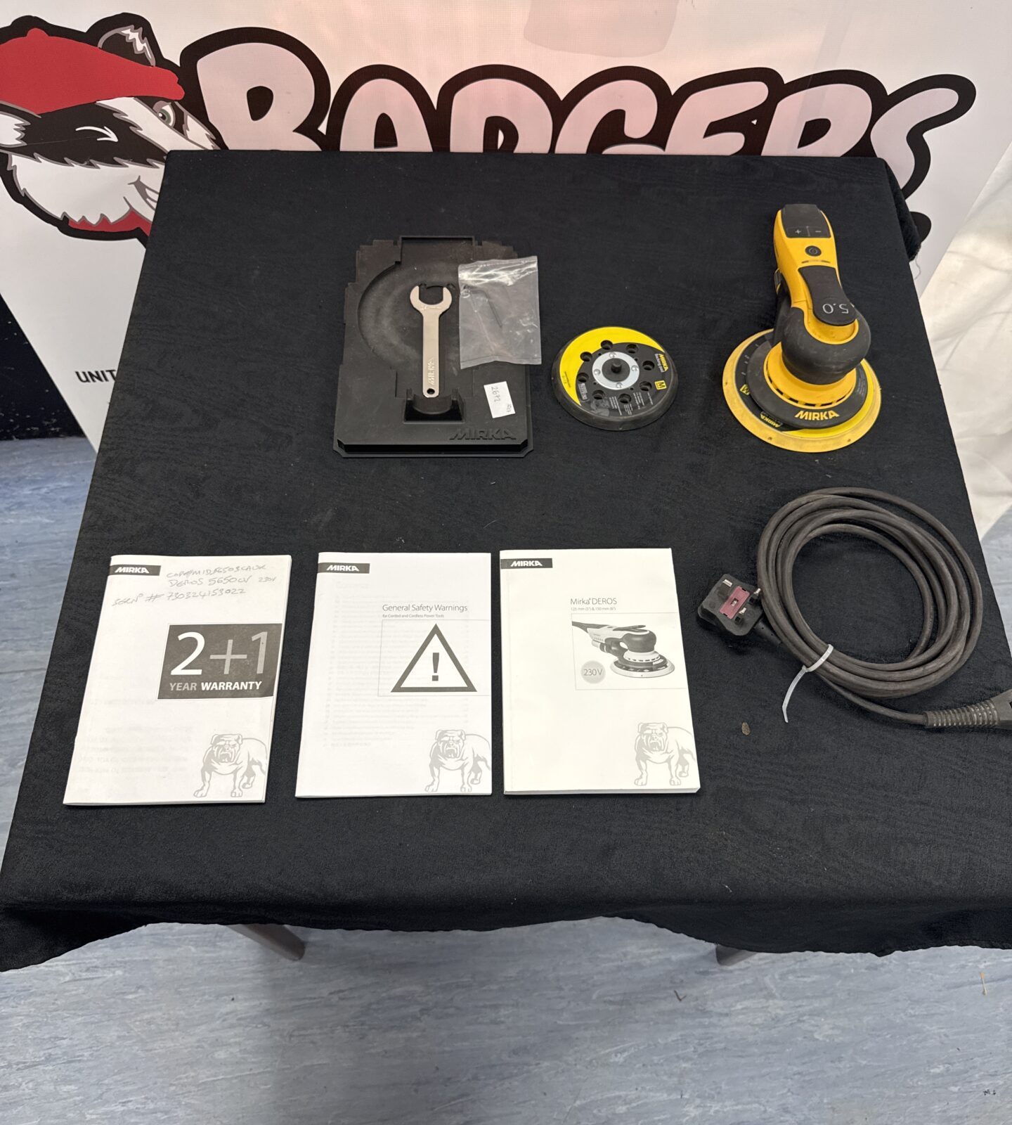 Mirka deros pad sander with accessories & manuals